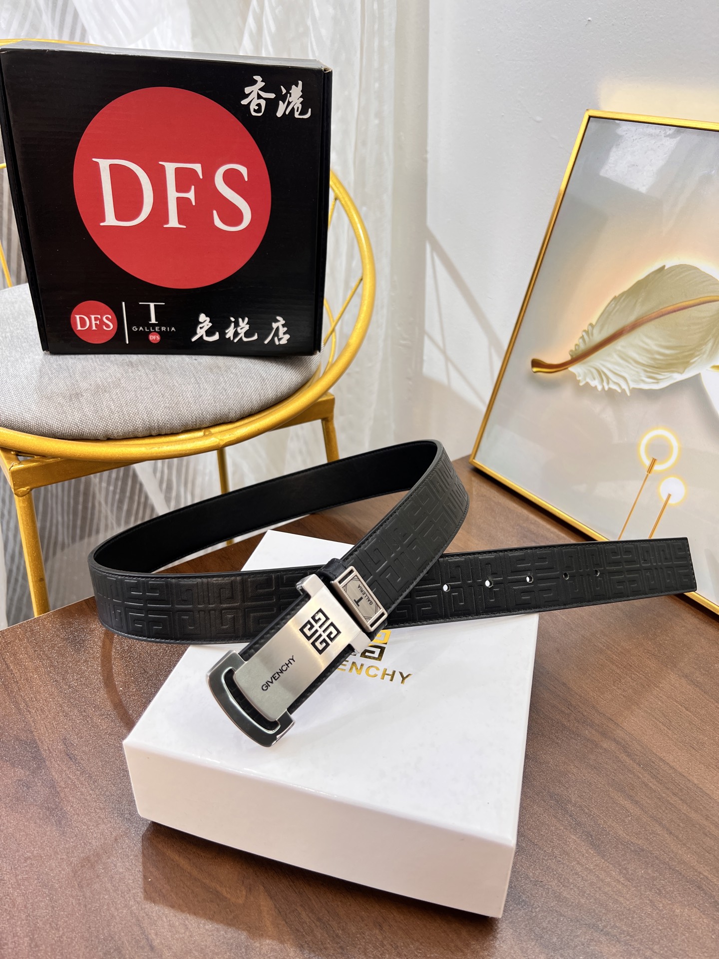 纪梵希 x香港免税T礼盒不褪色 德国进口凹凸压图腾花纹头层牛