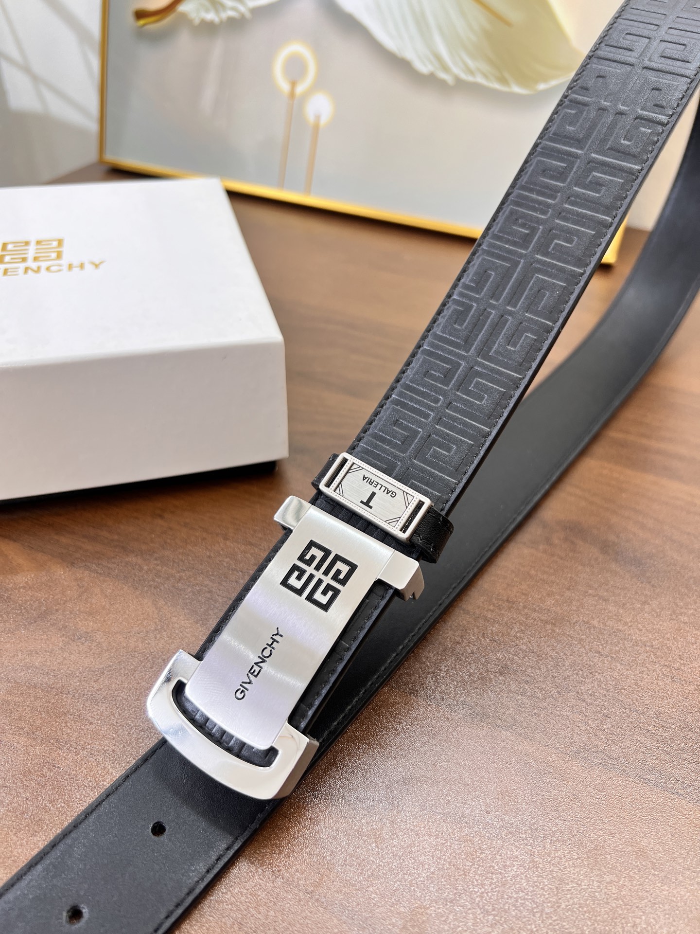 纪梵希 x香港免税T礼盒不褪色 德国进口凹凸压图腾花纹头层牛