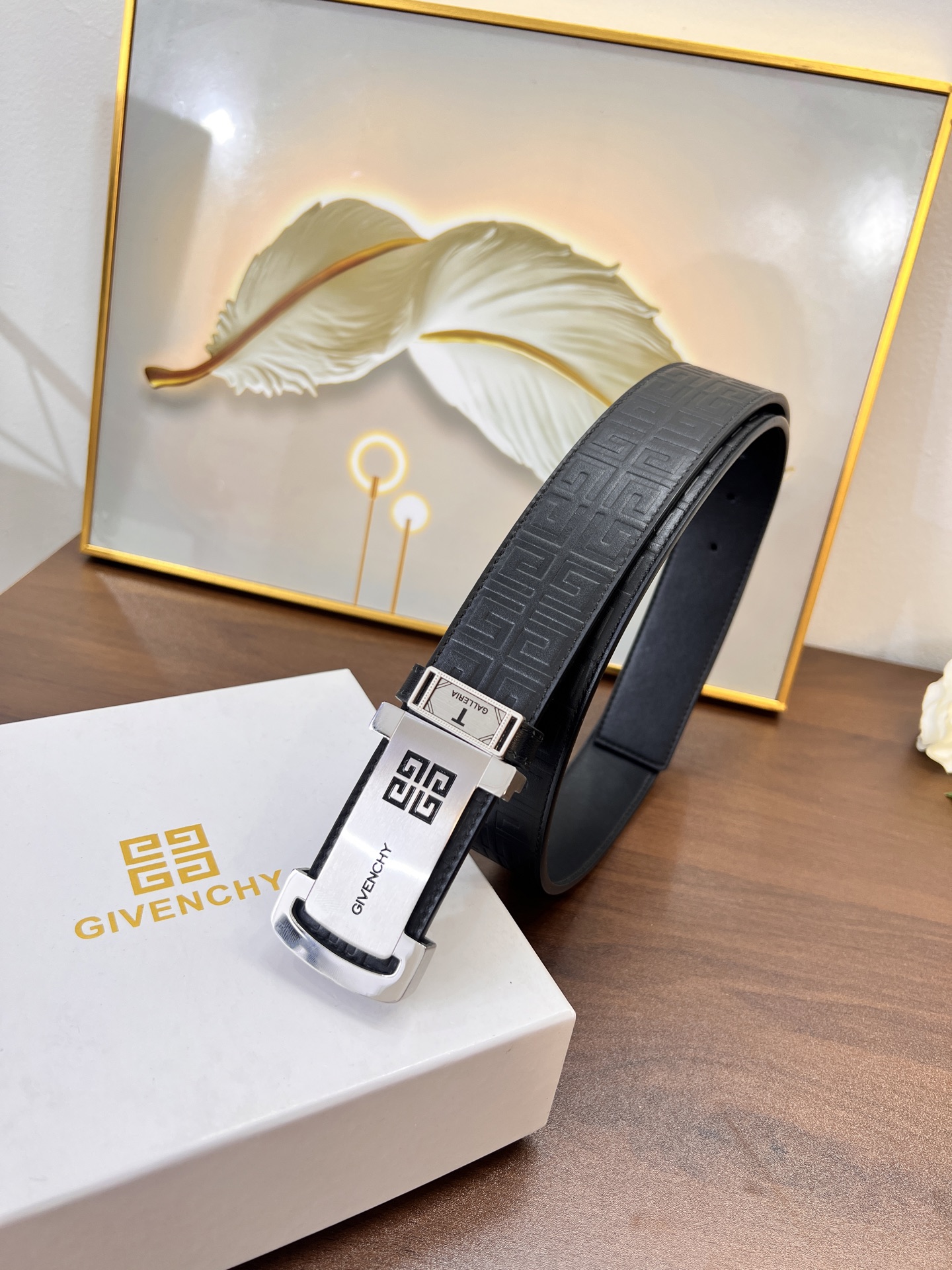 纪梵希 x香港免税T礼盒不褪色 德国进口凹凸压图腾花纹头层牛