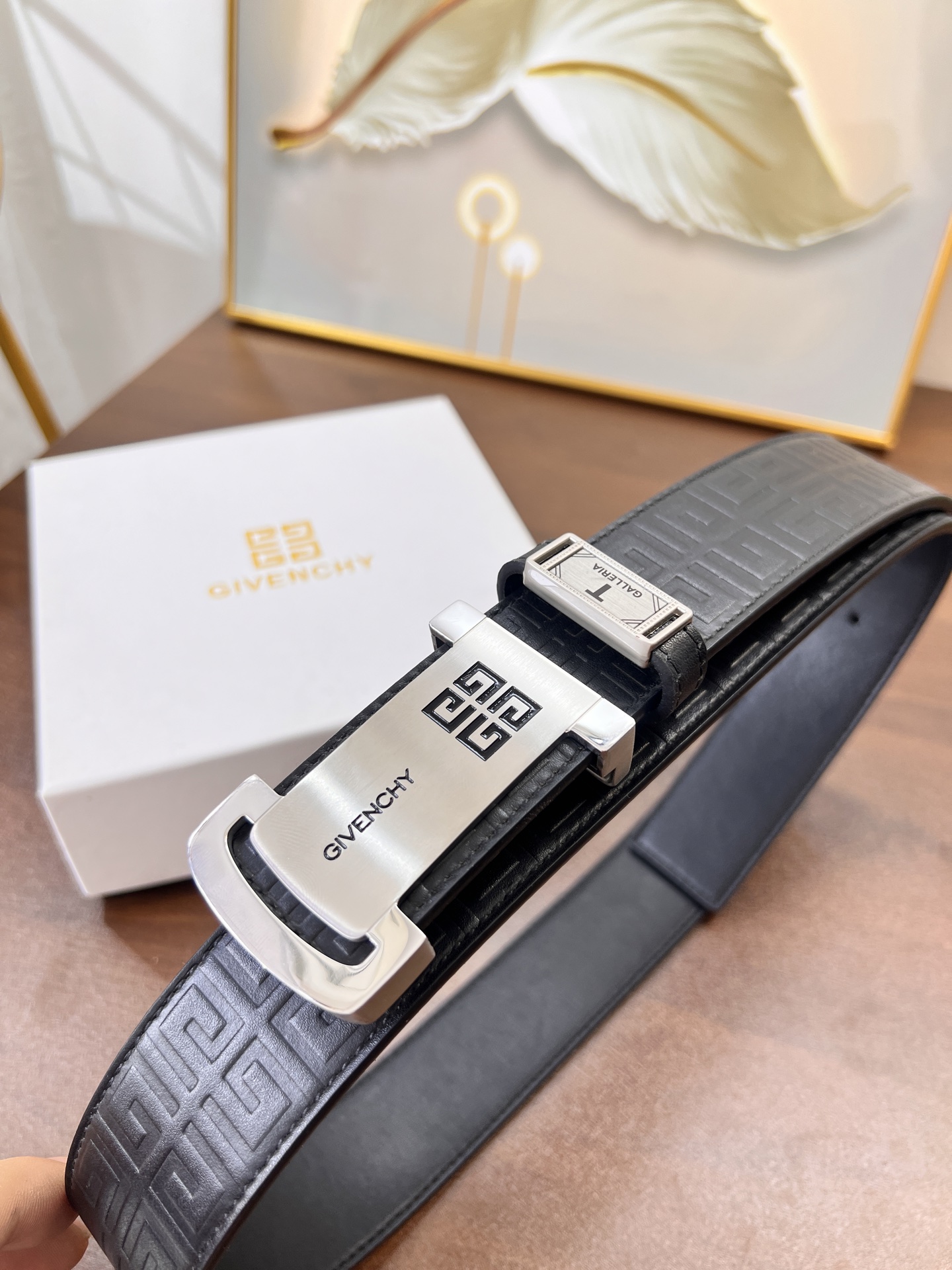 纪梵希 x香港免税T礼盒不褪色 德国进口凹凸压图腾花纹头层牛