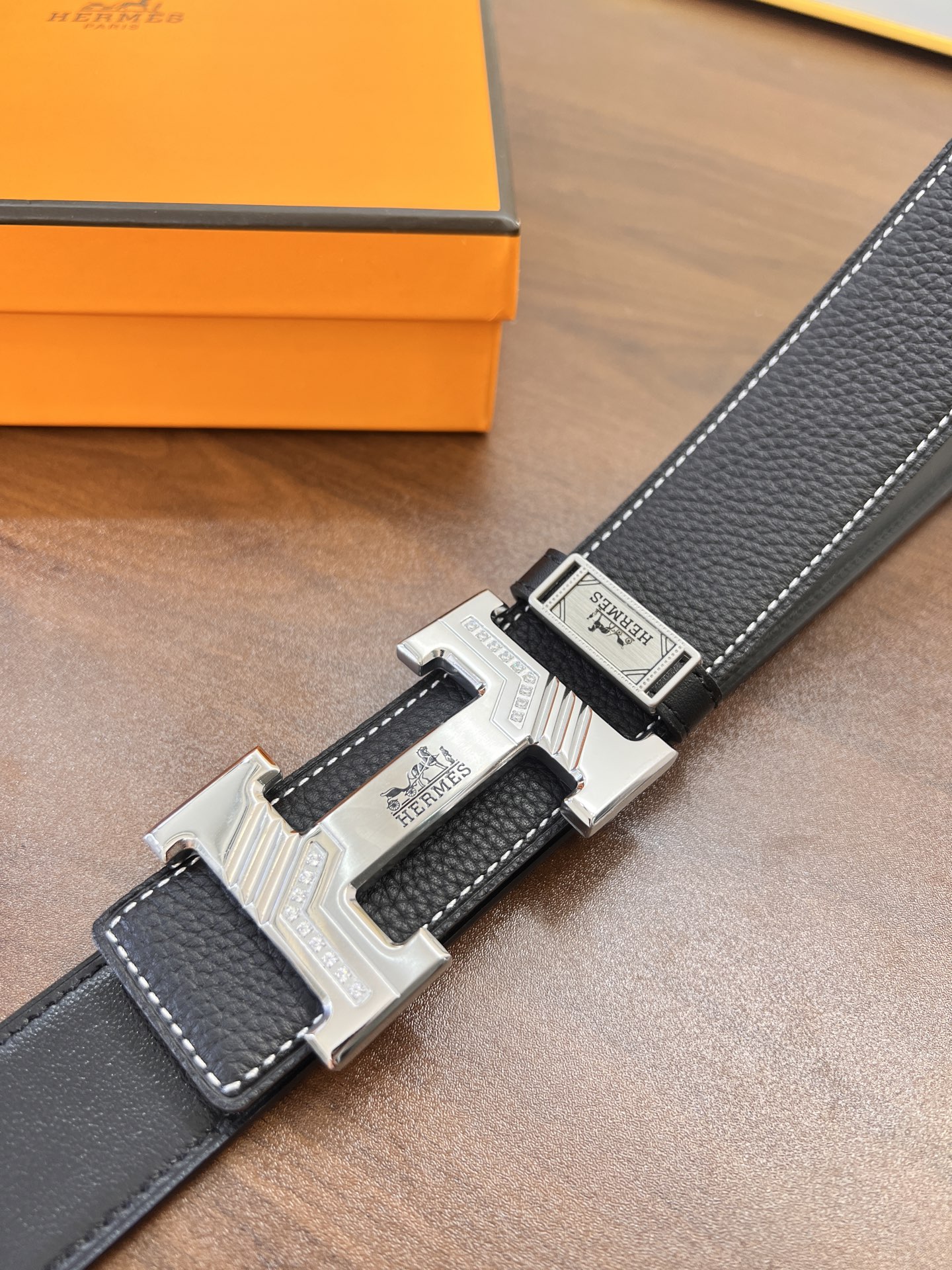 爱马仕 H皮带 ZP开模制作 镶砖满H电镀花纹精钢五金 荔枝纹纹原厂皮 双面使用 头层牛皮低 宽度3.8cm-Chinese UA Cheap High Quatity Brand Clothes Bags handbags Sneakers wholesale wholesaler seller from China Factory suppliers Fashion Clothing Shoes best Quality Beautiful Price 爱马仕 H皮带 ZP开模制作 镶砖满H电镀花纹精钢五金 荔枝纹纹原厂皮 双面使用 头层牛皮低 宽度3.8cm