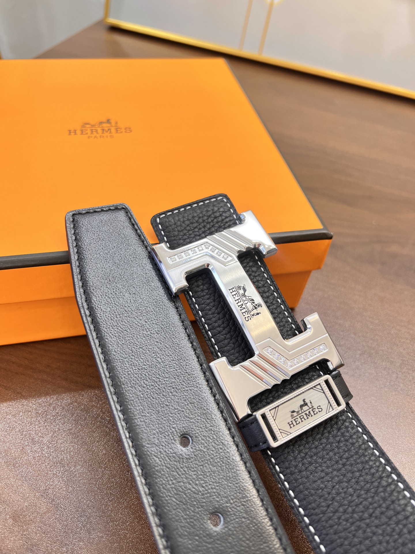 爱马仕 H皮带 ZP开模制作 镶砖满H电镀花纹精钢五金 荔枝纹纹原厂皮 双面使用 头层牛皮低 宽度3.8cm-Chinese UA Cheap High Quatity Brand Clothes Bags handbags Sneakers wholesale wholesaler seller from China Factory suppliers Fashion Clothing Shoes best Quality Beautiful Price 爱马仕 H皮带 ZP开模制作 镶砖满H电镀花纹精钢五金 荔枝纹纹原厂皮 双面使用 头层牛皮低 宽度3.8cm