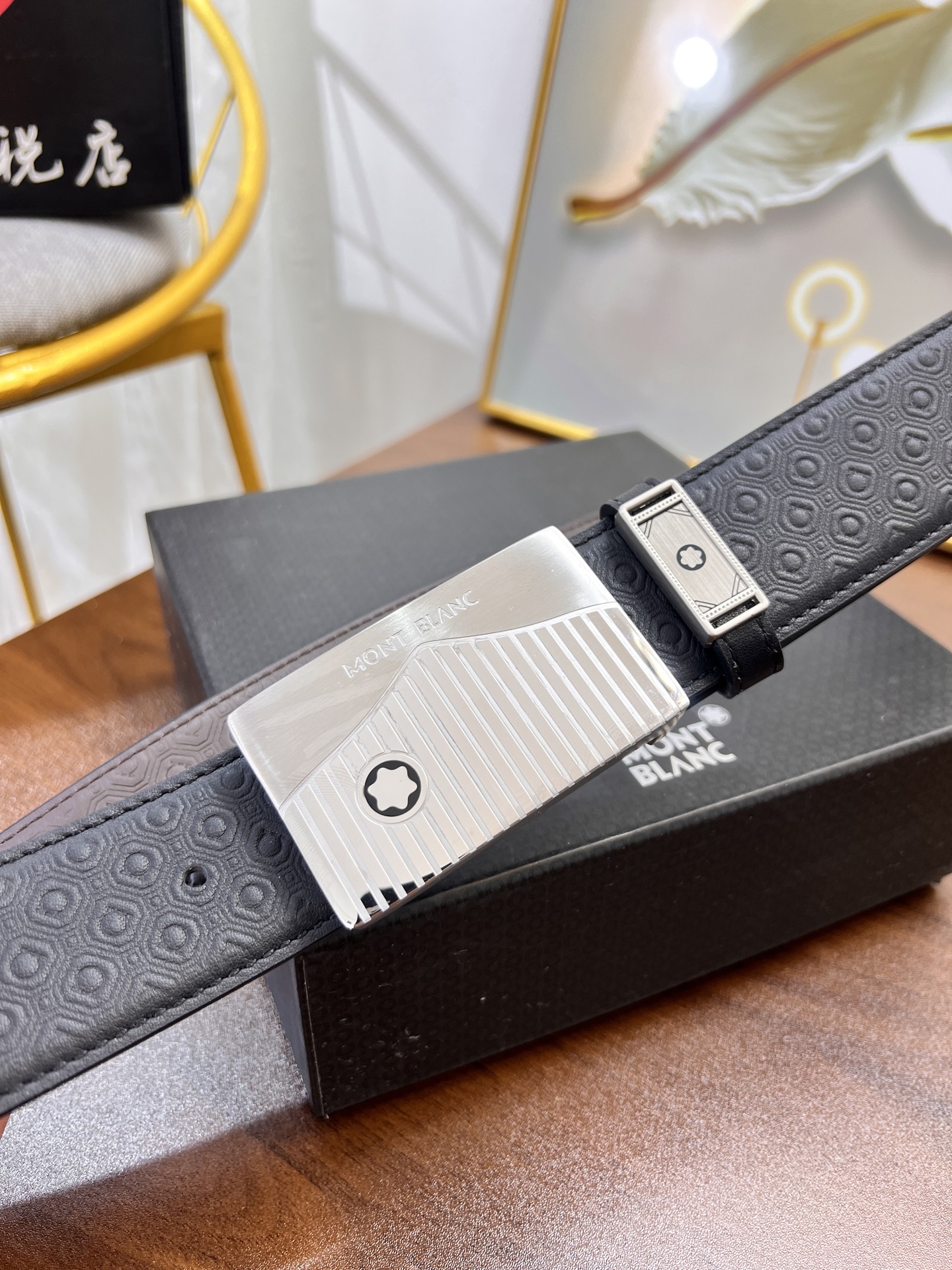 顶级香港免税T礼盒万宝龙 进口原厂压花纹纹原厂皮 法国进口皮低 皮带顶级免税代购级别-Chinese UA Cheap High Quatity Brand Clothes Bags handbags Sneakers wholesale wholesaler seller from China Factory suppliers Fashion Clothing Shoes best Quality Beautiful Price 顶级香港免税T礼盒万宝龙 进口原厂压花纹纹原厂皮 法国进口皮低 皮带顶级免税代购级别