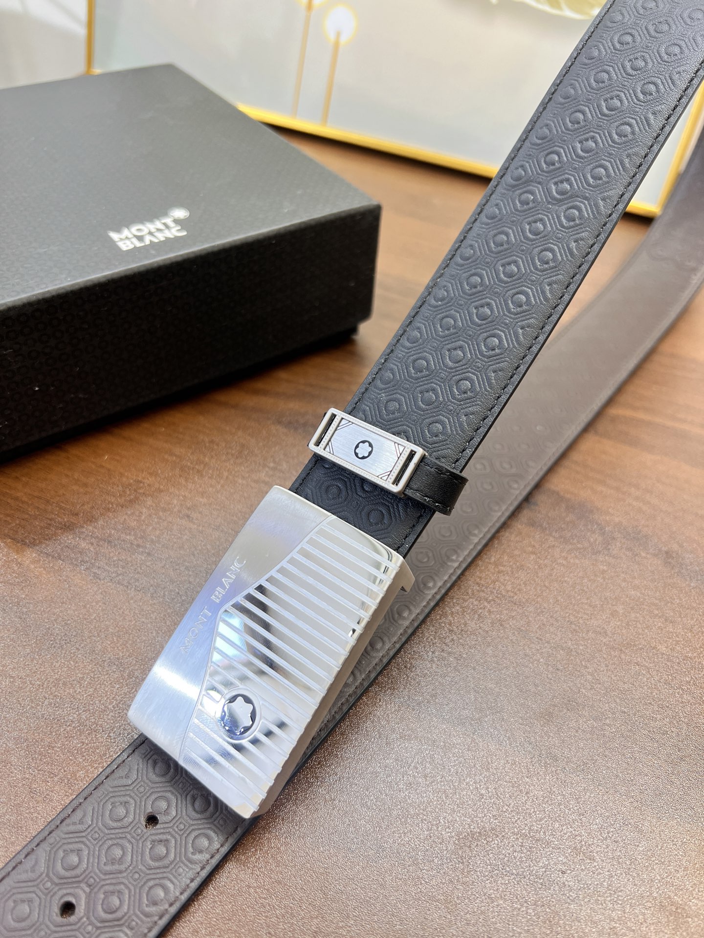 顶级香港免税T礼盒万宝龙 进口原厂压花纹纹原厂皮 法国进口皮低 皮带顶级免税代购级别-Chinese UA Cheap High Quatity Brand Clothes Bags handbags Sneakers wholesale wholesaler seller from China Factory suppliers Fashion Clothing Shoes best Quality Beautiful Price 顶级香港免税T礼盒万宝龙 进口原厂压花纹纹原厂皮 法国进口皮低 皮带顶级免税代购级别