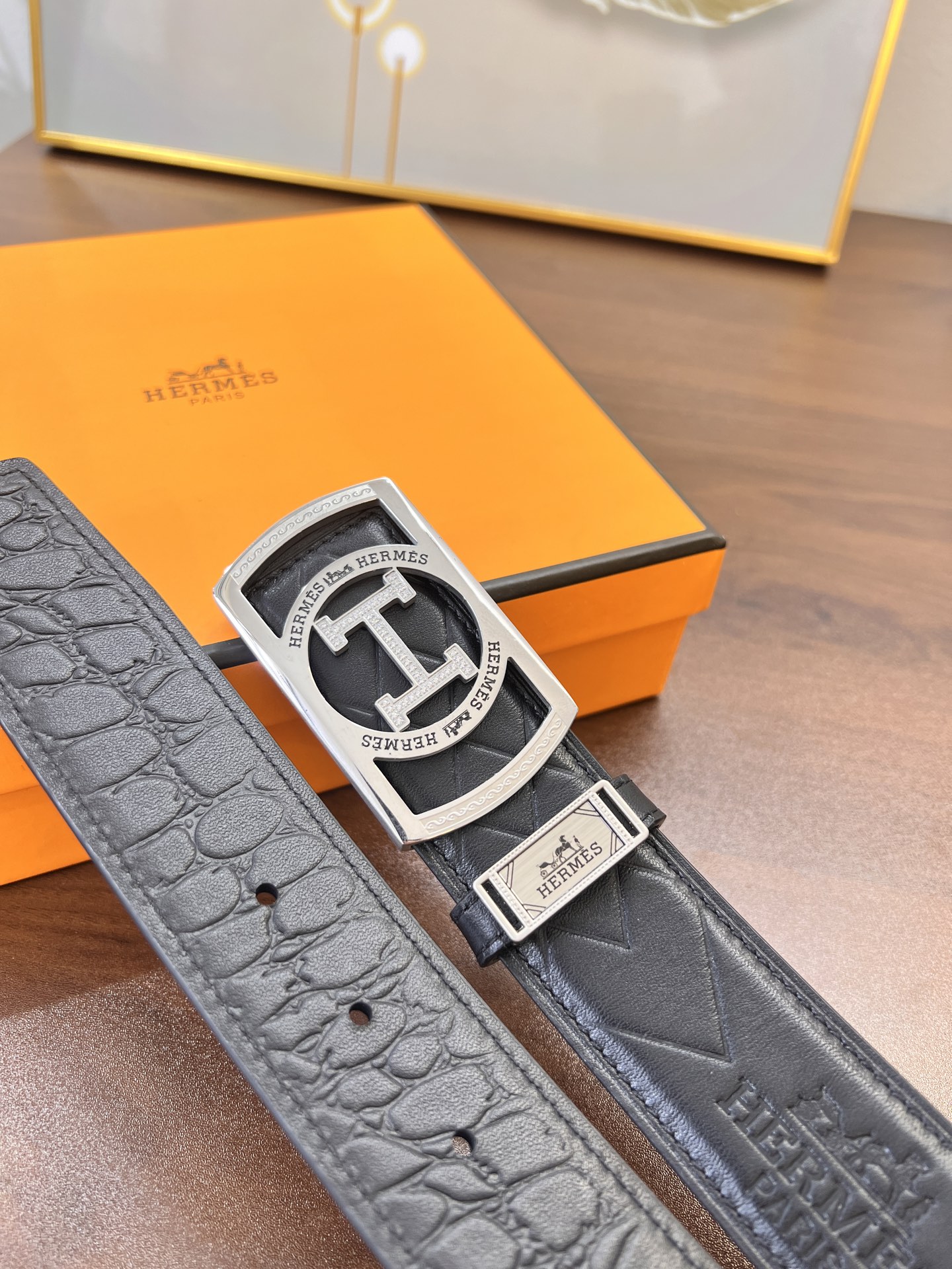 实物拍摄 爱马仕H皮带 新品 镶砖精钢H内穿扣 zp同步钢印logo 进口压花头层牛皮-Chinese UA Cheap High Quatity Brand Clothes Bags handbags Sneakers wholesale wholesaler seller from China Factory suppliers Fashion Clothing Shoes best Quality Beautiful Price 实物拍摄 爱马仕H皮带 新品 镶砖精钢H内穿扣 zp同步钢印logo 进口压花头层牛皮