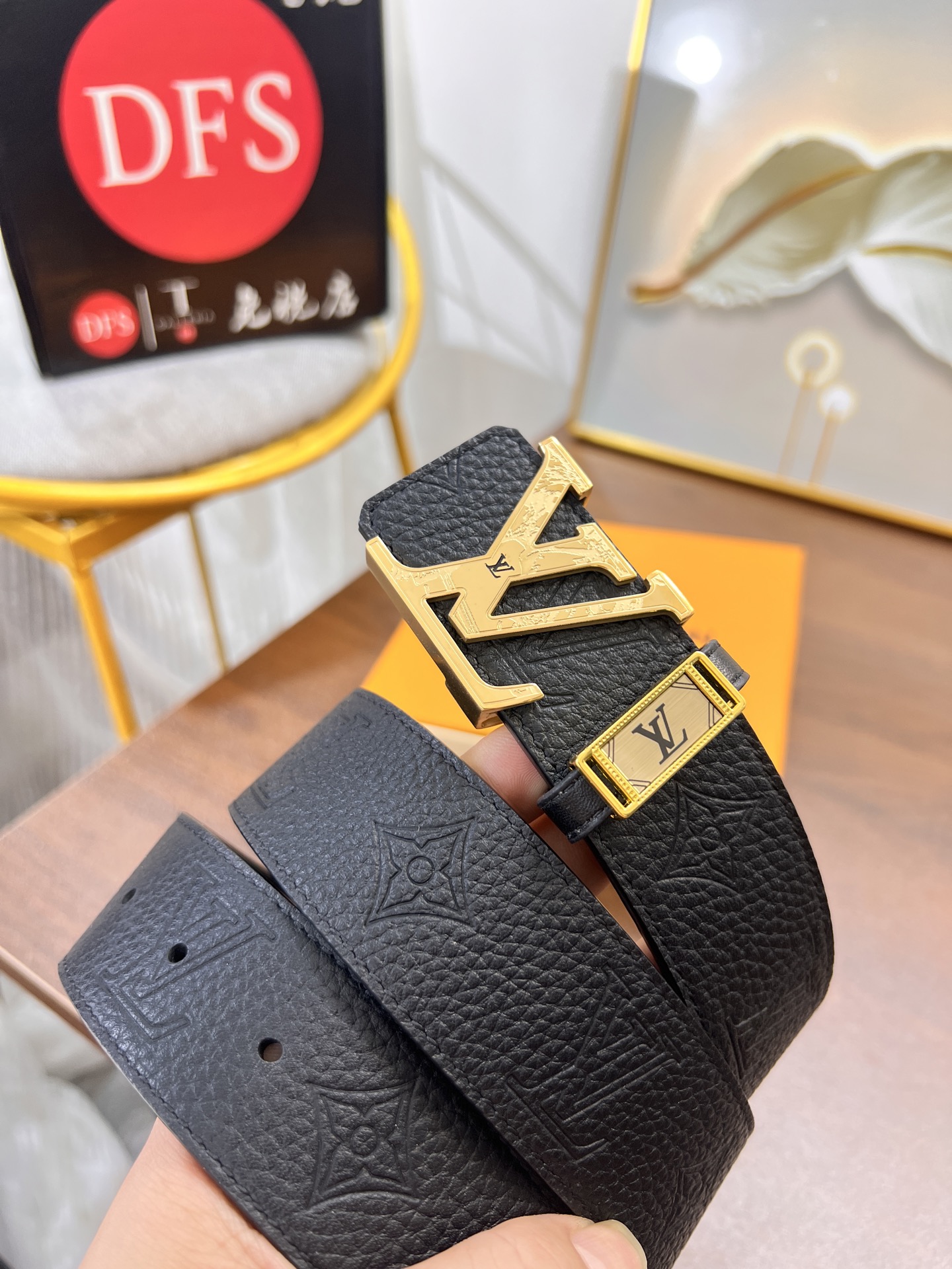 Lv腐蚀穿精钢新款五金 路易威登皮带 意大利进口荔枝纹小牛皮进口皮 荔枝纹 正装男士甄选腰带-Chinese UA Cheap High Quatity Brand Clothes Bags handbags Sneakers wholesale wholesaler seller from China Factory suppliers Fashion Clothing Shoes best Quality Beautiful Price Lv腐蚀穿精钢新款五金 路易威登皮带 意大利进口荔枝纹小牛皮进口皮 荔枝纹 正装男士甄选腰带