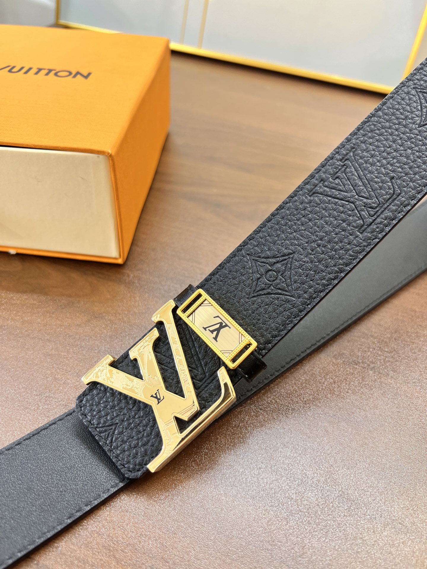 Lv腐蚀穿精钢新款五金 路易威登皮带 意大利进口荔枝纹小牛皮进口皮 荔枝纹 正装男士甄选腰带-Chinese UA Cheap High Quatity Brand Clothes Bags handbags Sneakers wholesale wholesaler seller from China Factory suppliers Fashion Clothing Shoes best Quality Beautiful Price Lv腐蚀穿精钢新款五金 路易威登皮带 意大利进口荔枝纹小牛皮进口皮 荔枝纹 正装男士甄选腰带