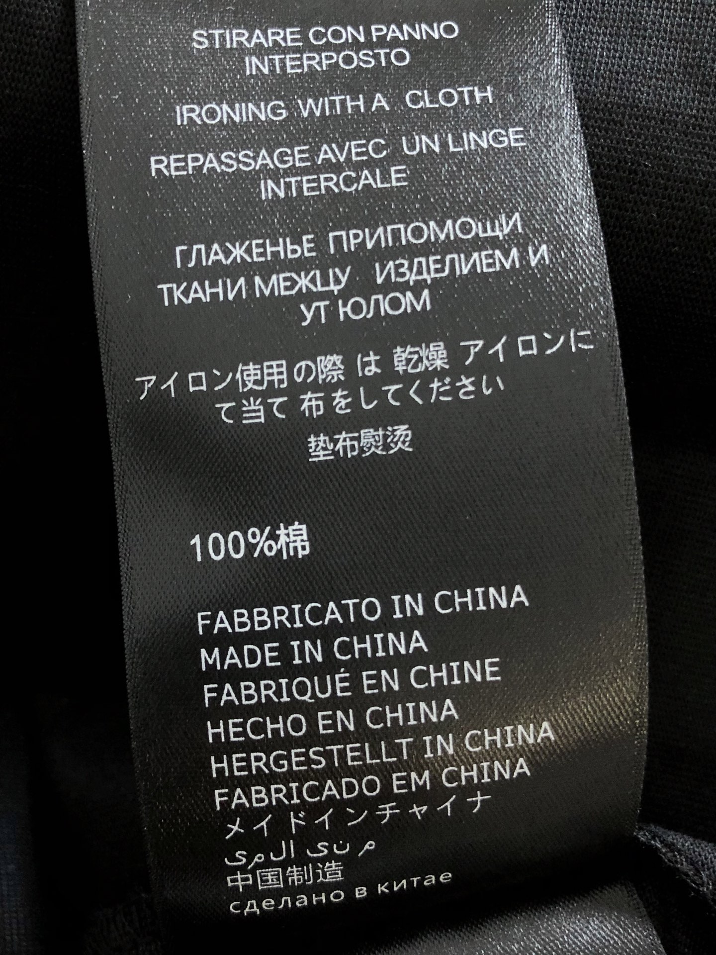 1V 2026SS早春新款圆领T恤，定织定染纯棉300克重洗水面料，做工精细。男女同款宽松落肩版型，时尚