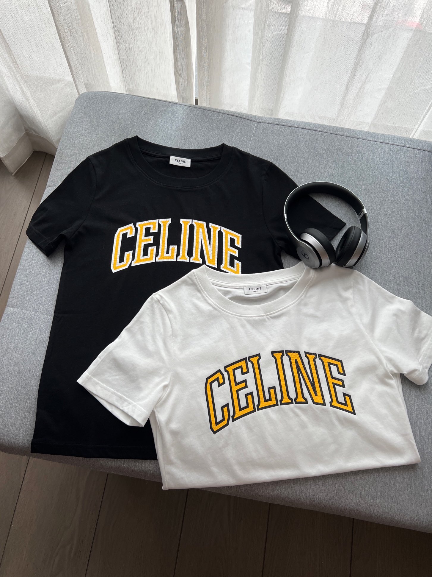 【Celine裂纹字母T恤】颜色：黑色/白色尺码：SML