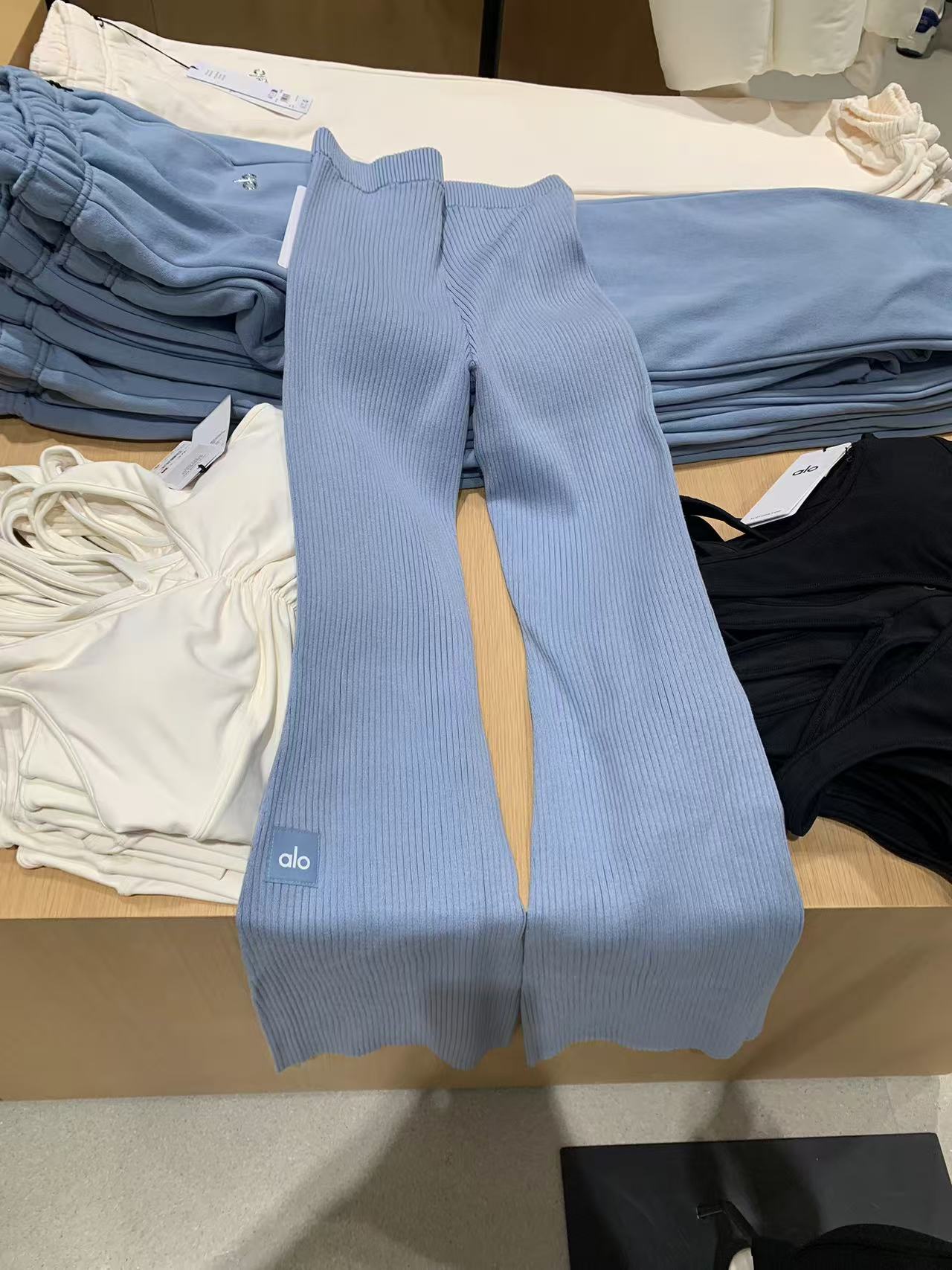 Alo leggings lounge light blue yoga