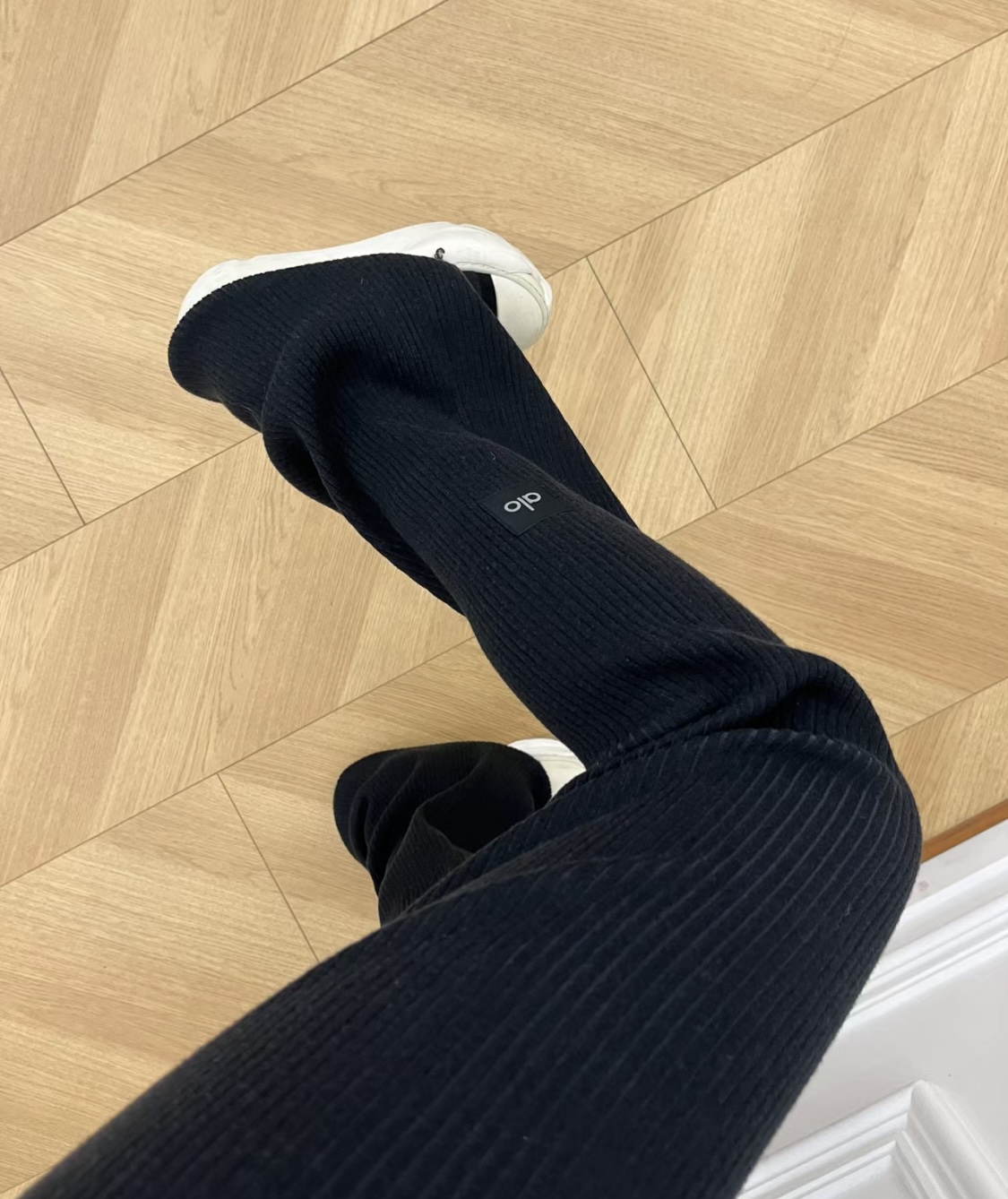 Alo Leggings Alo yoga logo