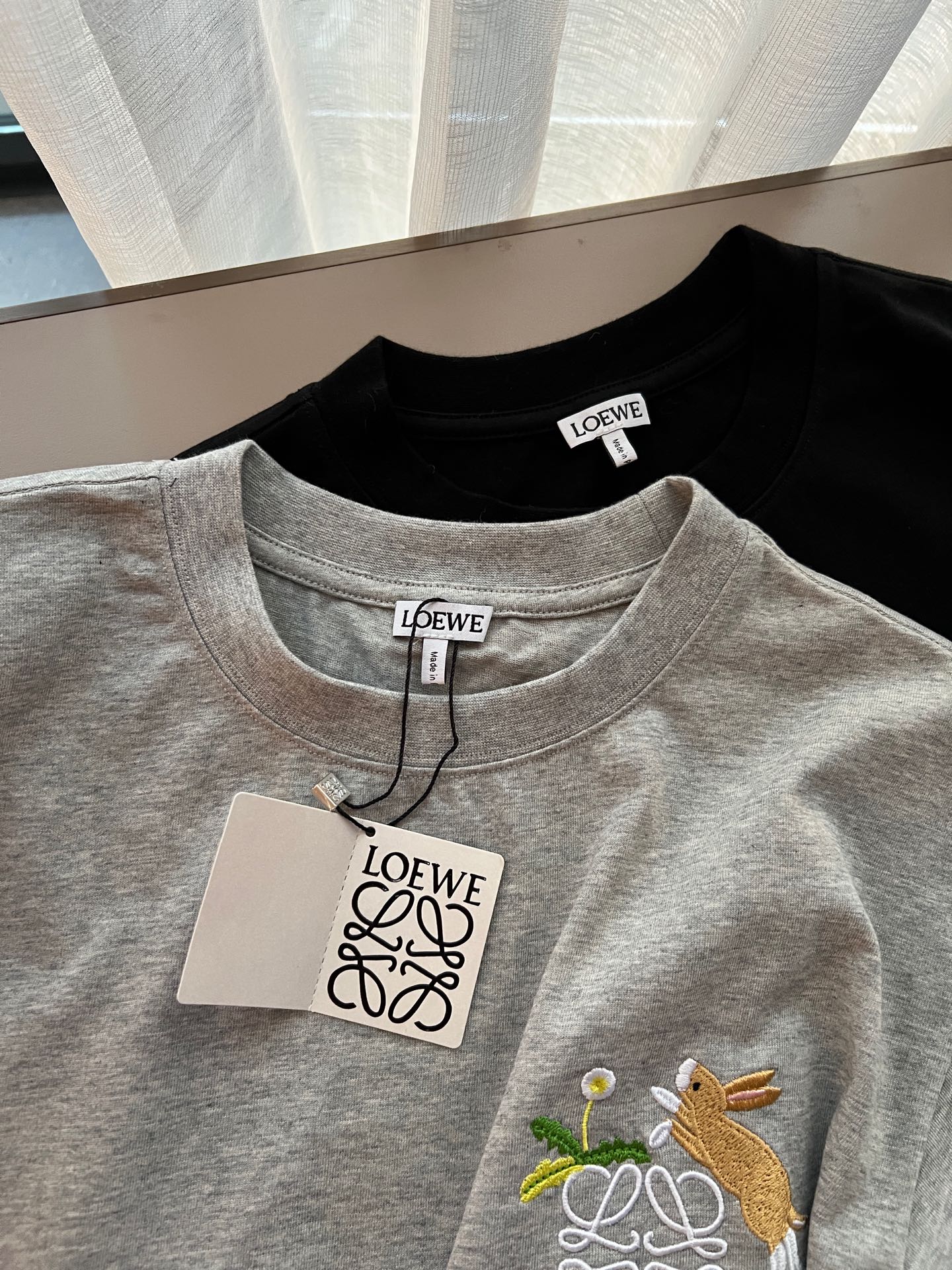 NO:306678,You can distinguish details by looking at the embroidery [authentic workmanship]. Logo embroidery is very delicate, plump and three-dimensional. It is not exposed white, not shriveled, lifelike and full of texture, alexander wang19860909看刺绣就能辨别细节【正品级做工】 . logo刺绣都是很精致饱满又立体的 没有露白 不干瘪 栩栩如生质感满满,,alexander wang,Women's clothing