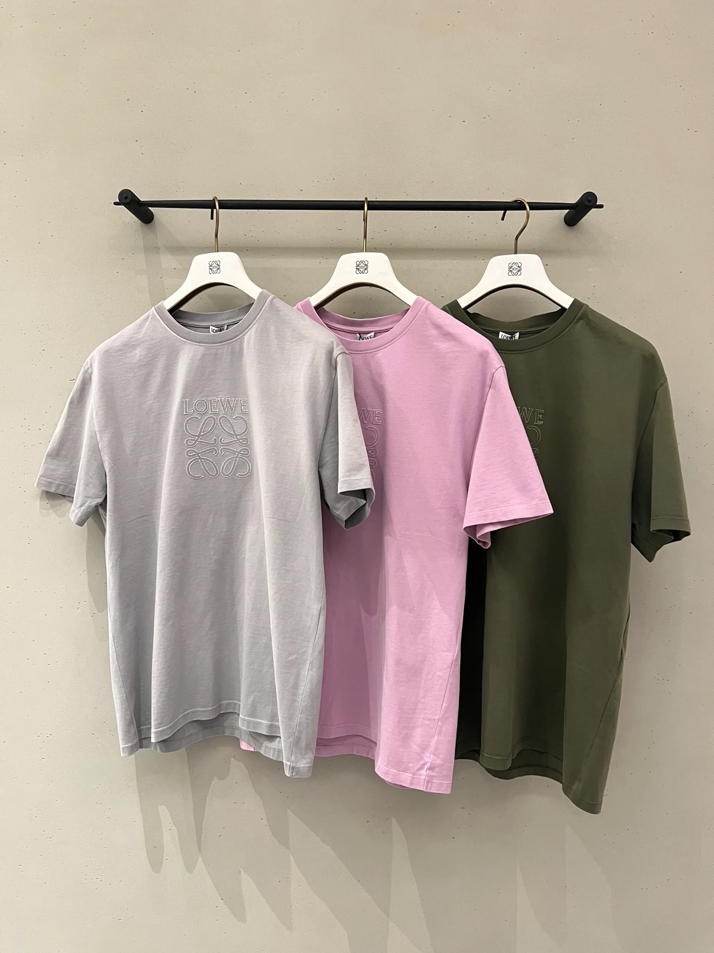 NO:415037,Loewe 2025 Spring and Summer It feels a bit colorful~,loewe,alexander wang19860909Loewe 2025春夏 有点彩色的感觉咯～,,loewe,alexander wang,Women's clothing