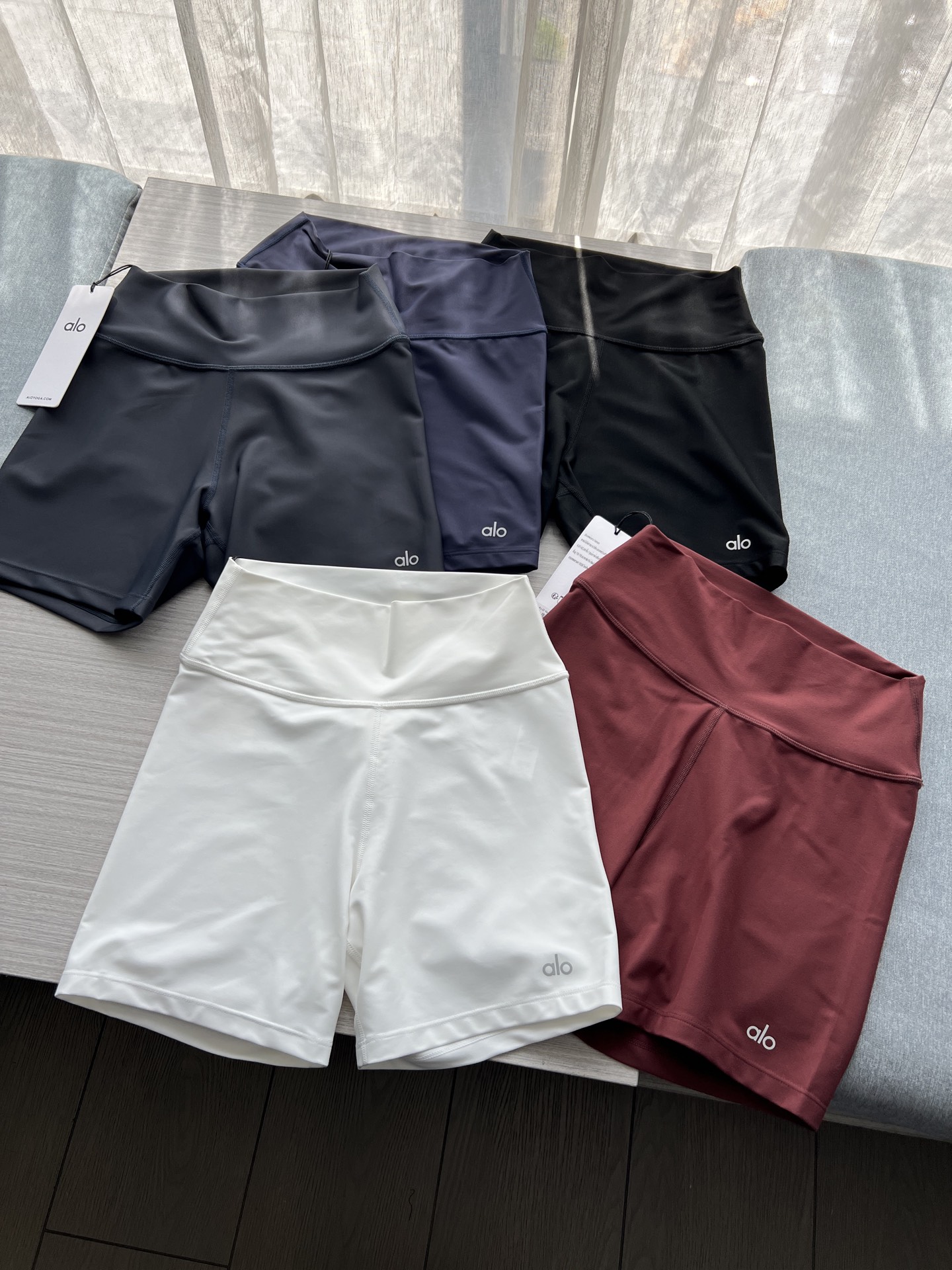Alo shorts training black navy white burgundy yoga