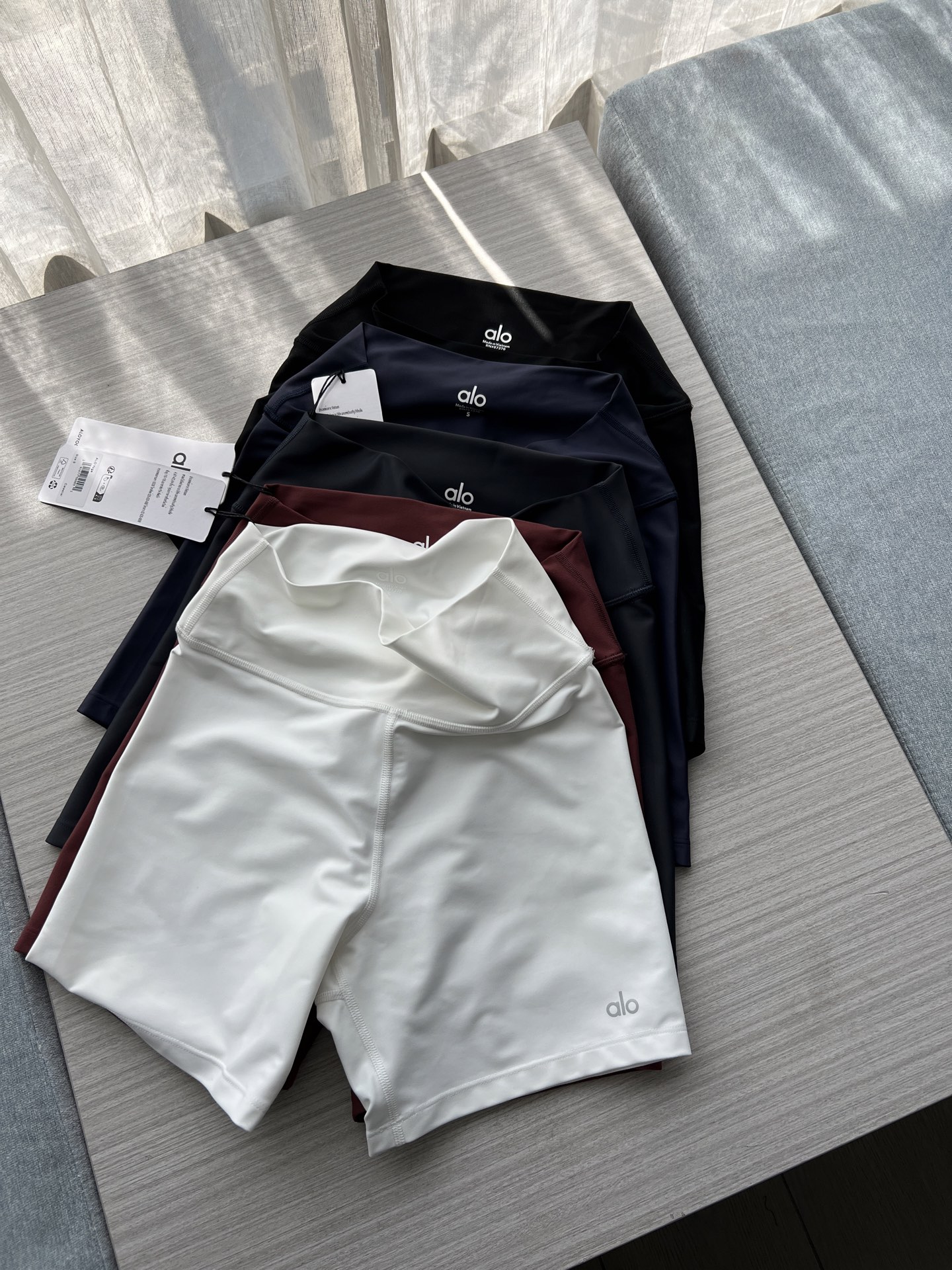 Alo shorts training black yoga
