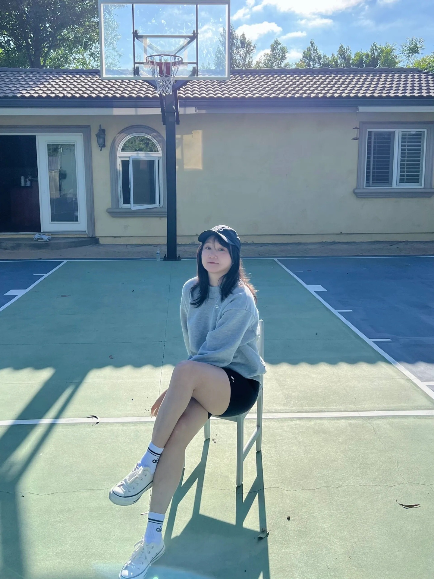 “Online Shopping: Allo’s Energetic Short Pants Style for Showing Off Legs” - 图片 4