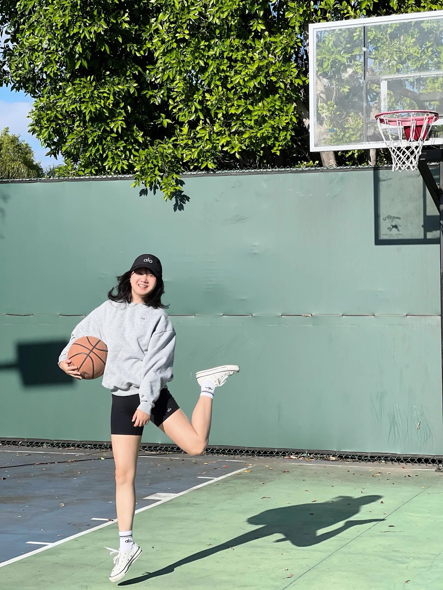 “Online Shopping: Allo’s Energetic Short Pants Style for Showing Off Legs” - 图片 6
