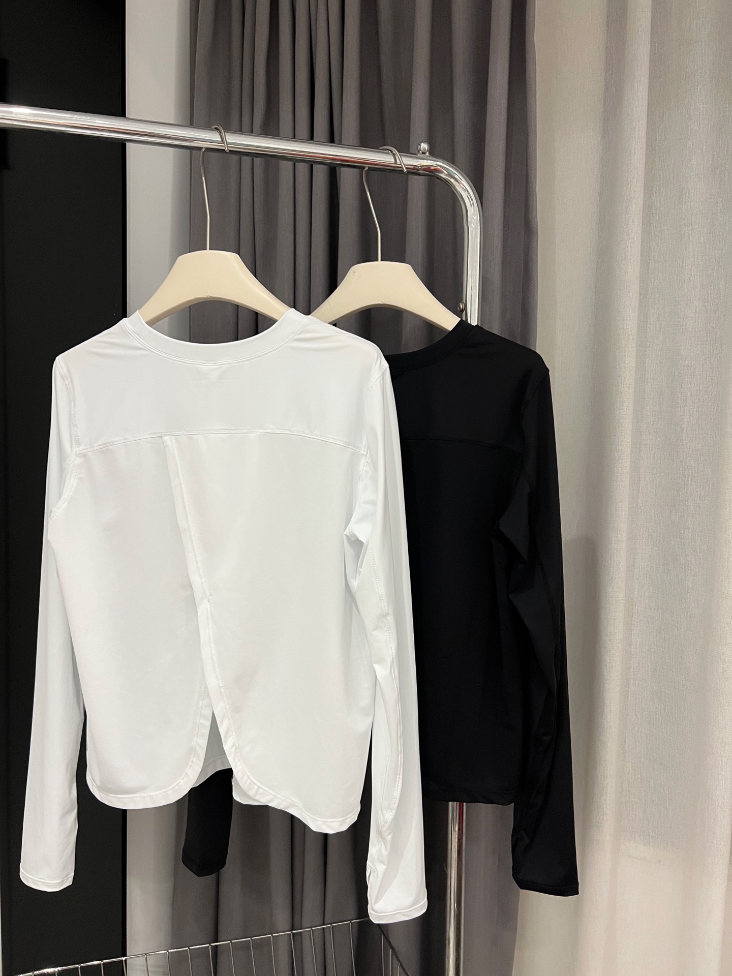 Lululemon long sleeve run black and white yoga