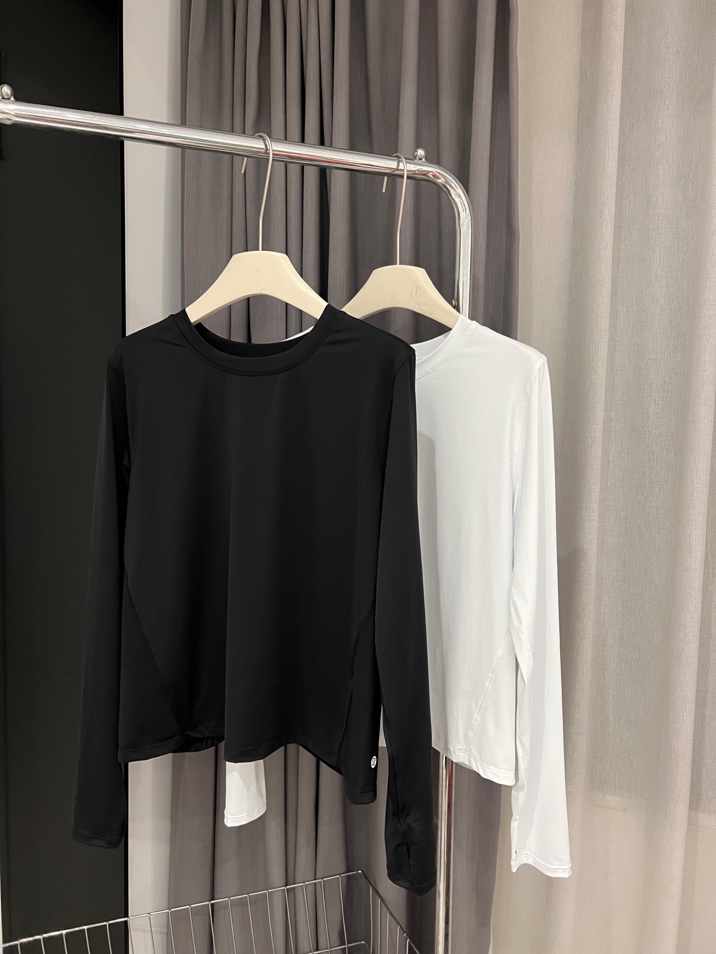 Lululemon long sleeve run black and white yoga