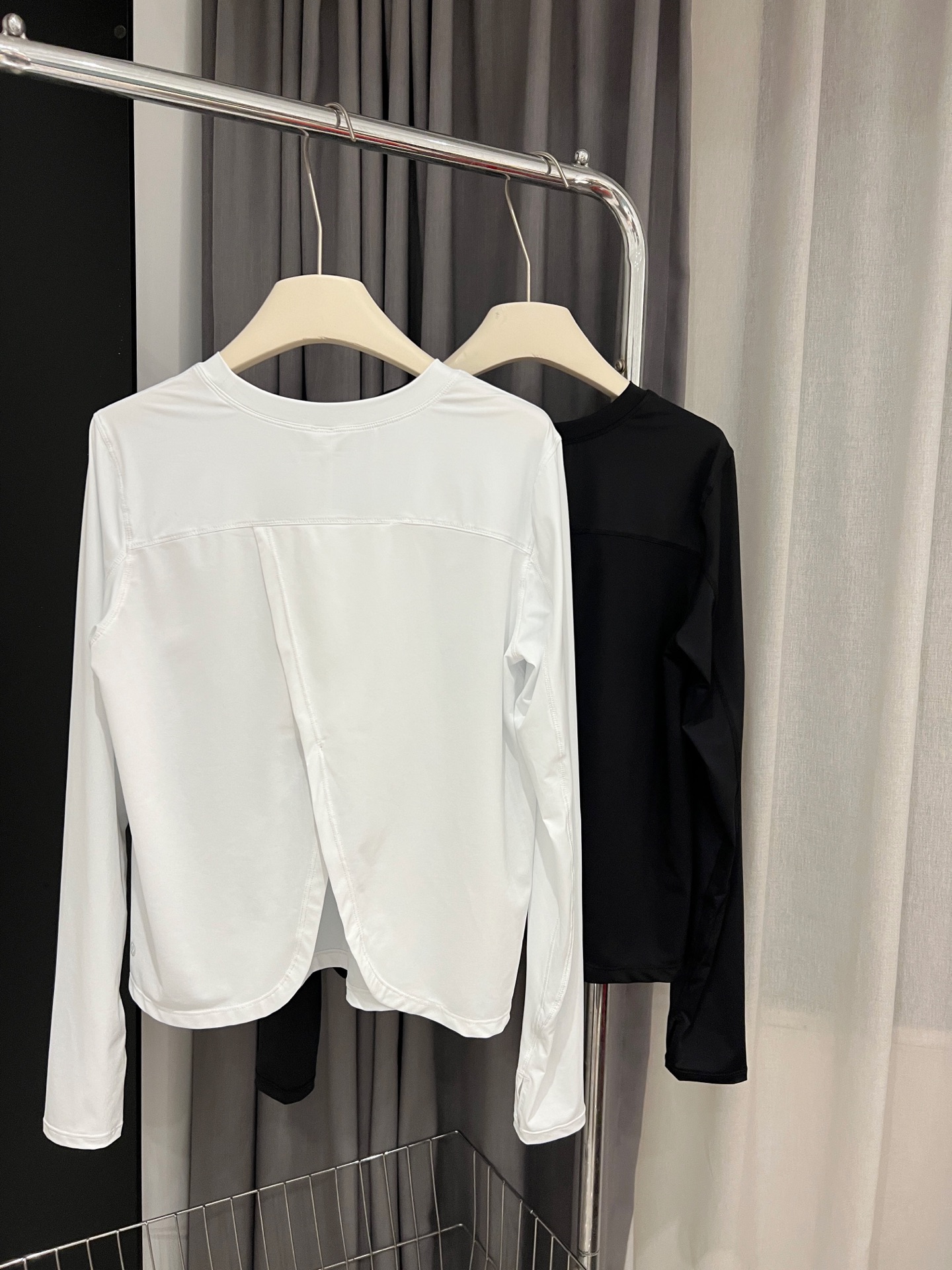 Lululemon long sleeve run black and white yoga