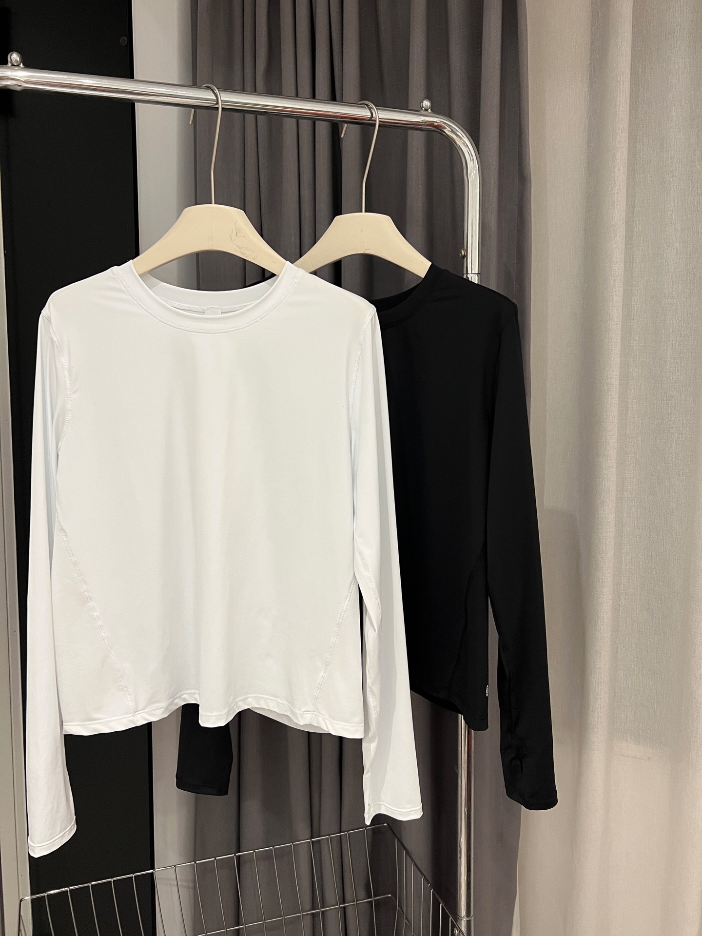 Lululemon long sleeve run black and white yoga