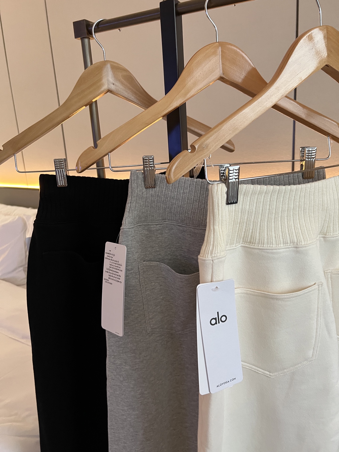 Alo Leggings Alo Serenity Wide-leg Sweatpant 】 — photo 9