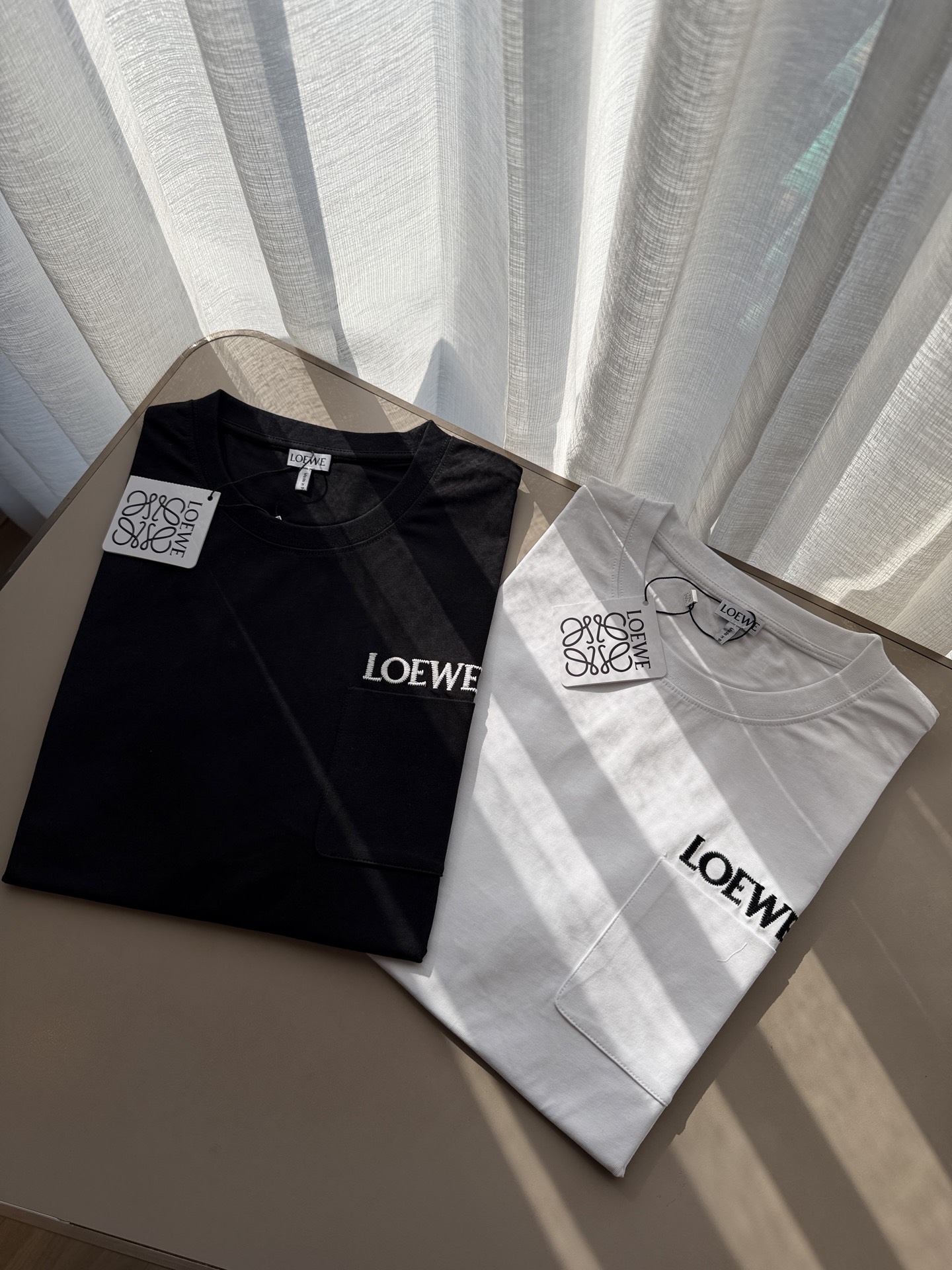 Футболка Loewe с вышивкой на кармане