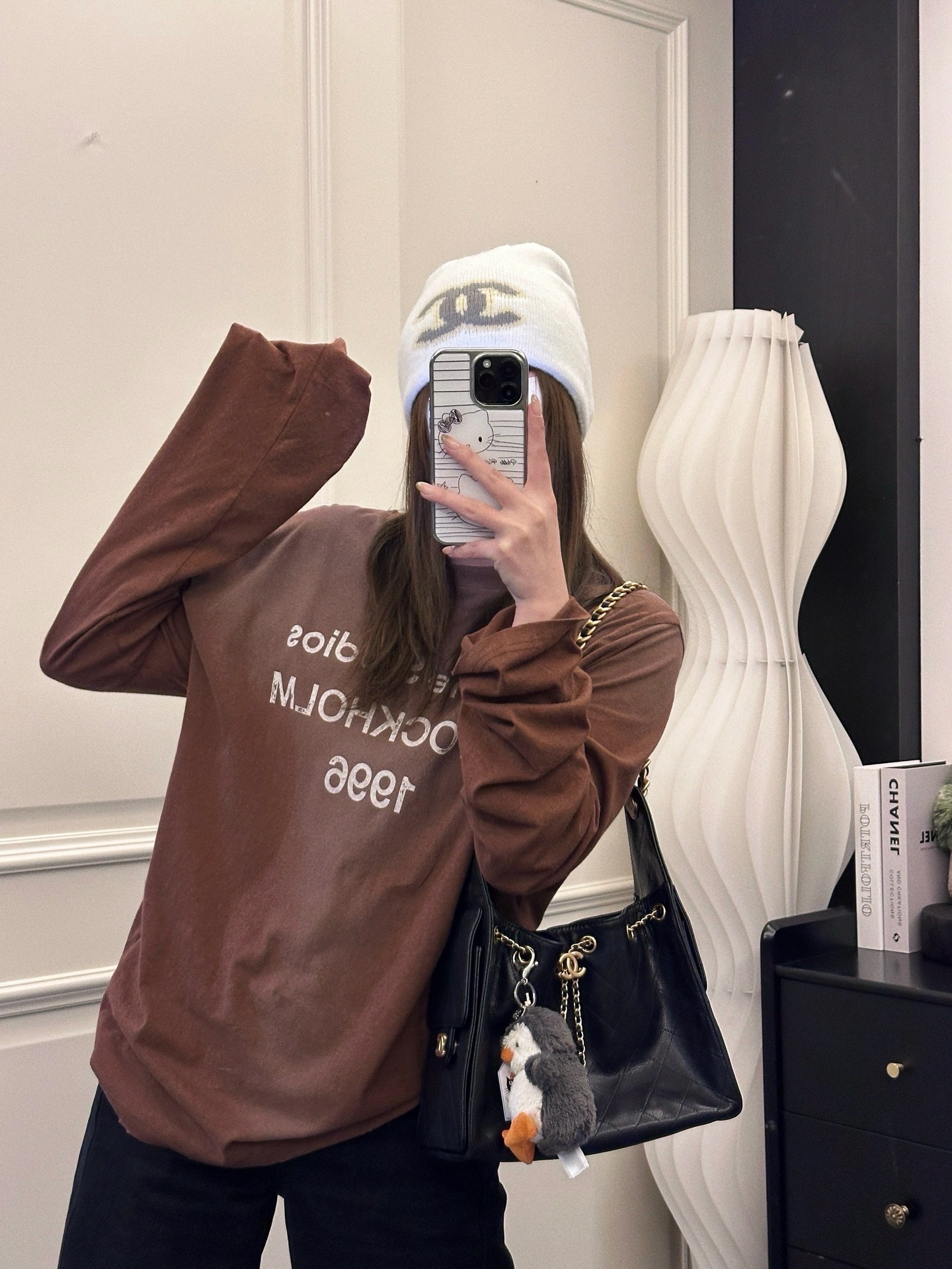 NO:761024,The new long-sleeved T-shirt is exclusively available for the first time. It is made of cotton and linen blended fabric. The upper body has a unique retro relaxed look. The New Year limited edition chocolate brown is so beautiful. It can be worn by couples who are squatting together.19860909新款长袖T 独家首发 棉麻混纺面料 上身就是与众不同的复古松弛 新年限定巧克力棕简直美爆了 蹲好情侣可穿,,,Women's clothing