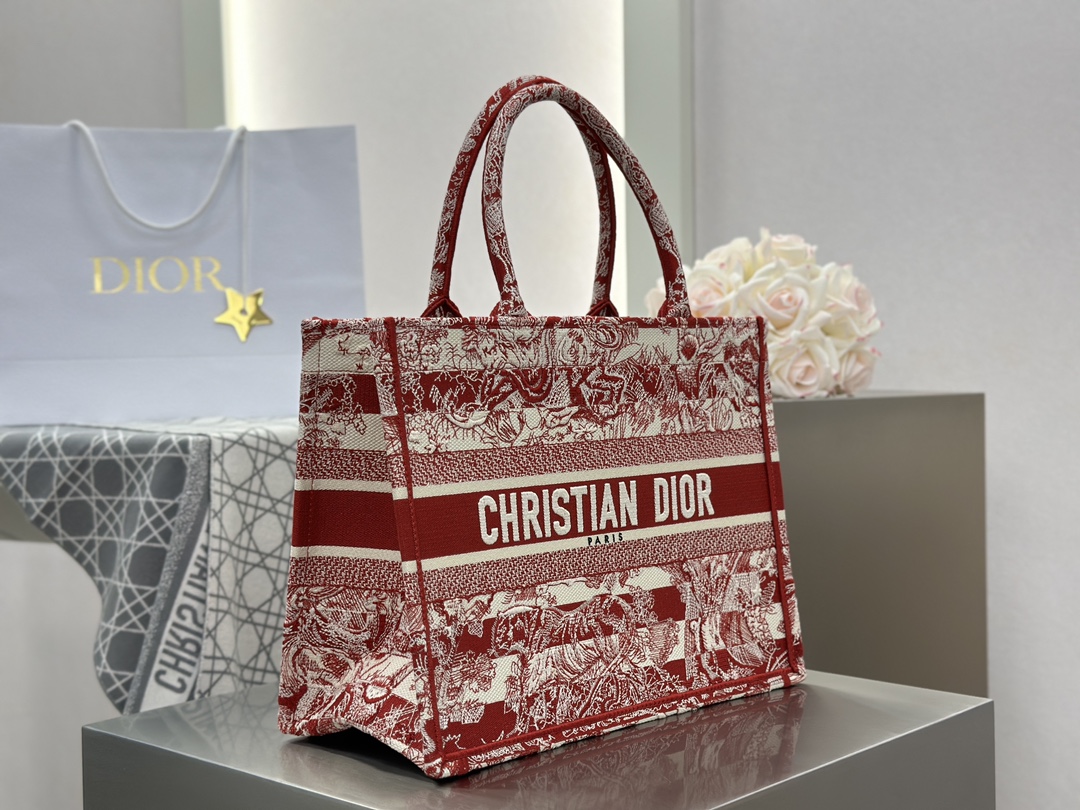 𝗗𝗶𝗼𝗿 𝗕𝗼𝗼𝗸 𝗧𝗼𝘁𝗲 中号托特❗条纹红老虎现货🔥动物园系列红色刺绣真的不要太高级❤️超喜庆/复古