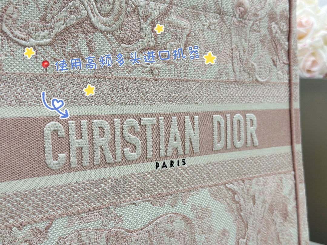 𝗗𝗶𝗼𝗿 𝗕𝗼𝗼𝗸 𝗧𝗼𝘁𝗲 中号托特❗粉色老虎中号现货🔥一整个被温柔住了，动物园系列的粉色𝑻𝒊𝒓𝒈𝒆 