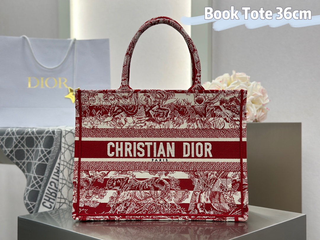 𝗗𝗶𝗼𝗿 𝗕𝗼𝗼𝗸 𝗧𝗼𝘁𝗲 中号托特❗条纹红老虎现货🔥动物园系列红色刺绣真的不要太高级❤️超喜庆/复古