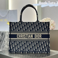 𝗗𝗶𝗼𝗿 𝗕𝗼𝗼𝗸 𝗧𝗼𝘁𝗲 中号托特❗ 蓝色老花中号现货 满满的高级感 出街通勤巨百搭 标志性经典蓝色𝑂𝑏𝑙𝑖𝑞𝑢𝑒 𝗗𝗶𝗼𝗿 𝗕𝗼𝗼𝗸 𝗧𝗼𝘁𝗲 中号托特❗ 蓝色老花中号现货 满满的高级感 出街通勤巨百搭 标志性经典蓝色𝑂𝑏𝑙𝑖𝑞𝑢𝑒