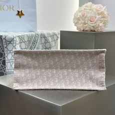 𝗗𝗶𝗼𝗿 𝗕𝗼𝗼𝗸 𝗧𝗼𝘁𝗲 中号托特❗ 玫瑰粉老花中号现货 满满的高级感 出街通勤巨百搭 超火爆𝗕𝗼𝗼𝗸 𝗧𝗼𝘁𝗲 𝗗𝗶𝗼𝗿 𝗕𝗼𝗼𝗸 𝗧𝗼𝘁𝗲 中号托特❗ 玫瑰粉老花中号现货 满满的高级感 出街通勤巨百搭 超火爆𝗕𝗼𝗼𝗸 𝗧𝗼𝘁𝗲