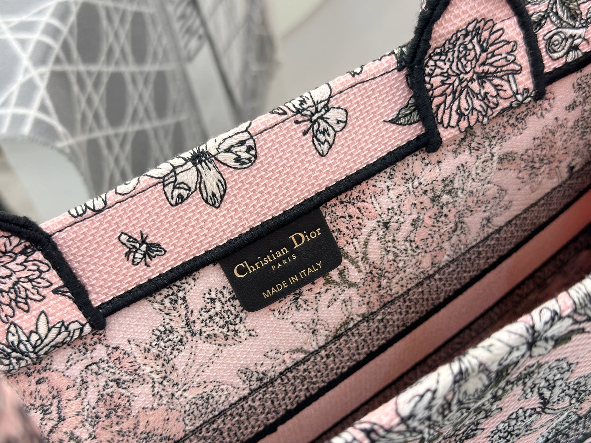 𝗗𝗶𝗼𝗿𝐢𝐯𝐢𝐞𝐫𝐚 𝗕𝗼𝗼𝗸 𝗧𝗼𝘁𝗲 中号托特❗最新款的𝐵𝑜𝑜𝑘 𝑡𝑜𝑡𝑒首发！！粉色花卉托特中号现