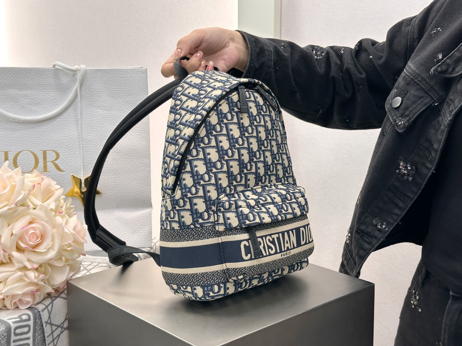 𝐃𝐢𝐨𝐫 𝑻𝒓𝒂𝒗𝒆𝒍 小号双肩背包❗老花小号双肩背包现货🔥复古精致➕优雅摩登采用原厂𝐎𝐛𝐥𝐢𝐪𝐮𝐞印花