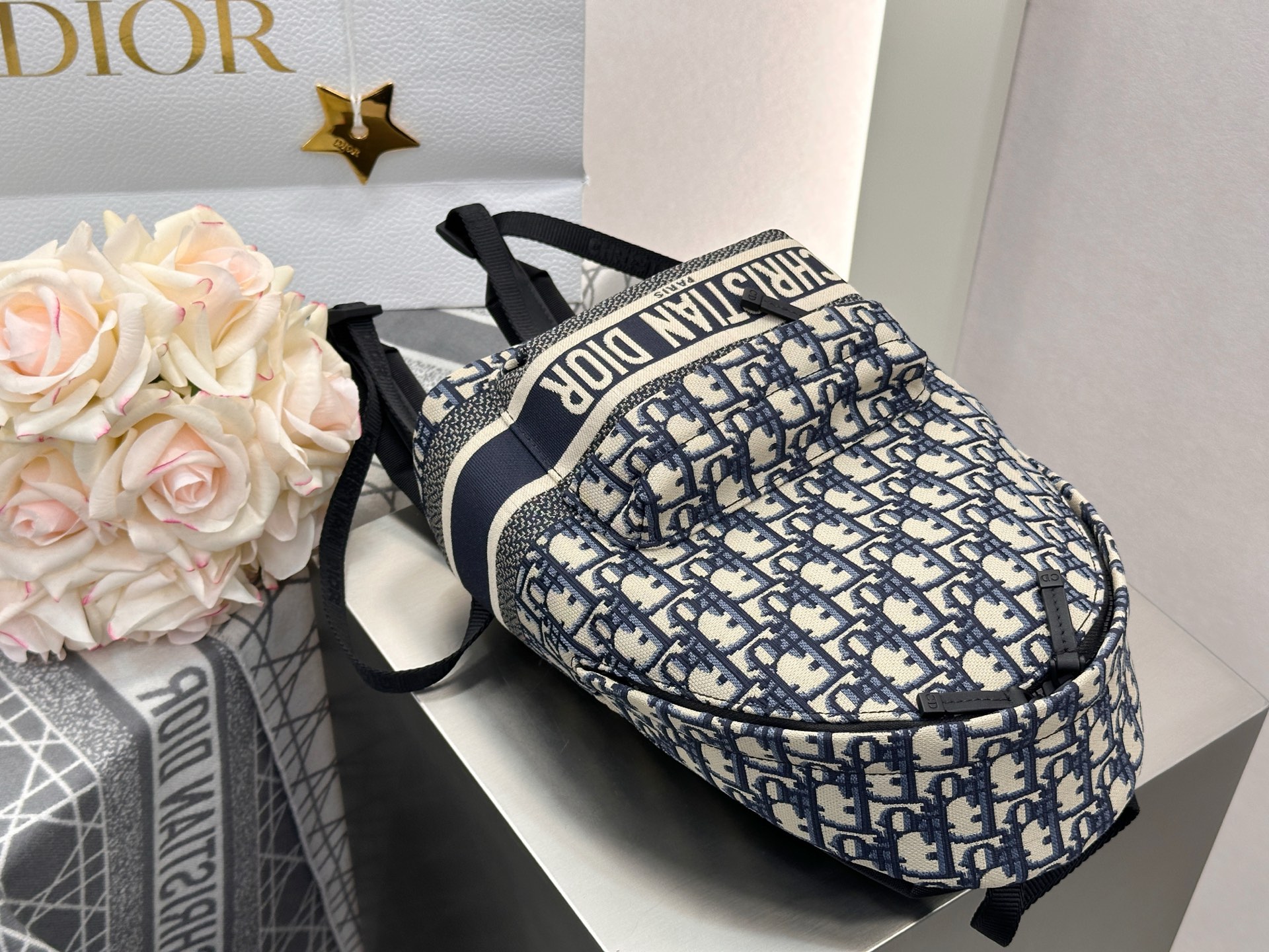 𝐃𝐢𝐨𝐫 𝑻𝒓𝒂𝒗𝒆𝒍 小号双肩背包❗老花小号双肩背包现货🔥复古精致➕优雅摩登采用原厂𝐎𝐛𝐥𝐢𝐪𝐮𝐞印花