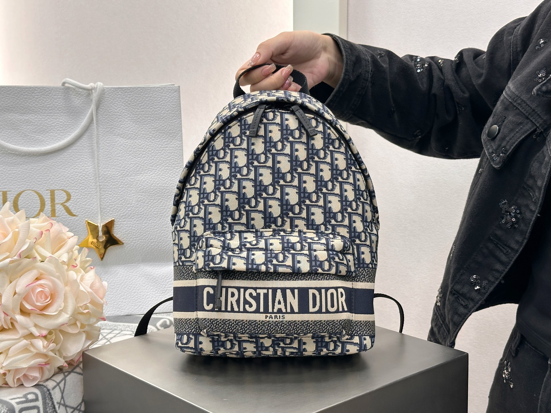 𝐃𝐢𝐨𝐫 𝑻𝒓𝒂𝒗𝒆𝒍 小号双肩背包❗老花小号双肩背包现货🔥复古精致➕优雅摩登采用原厂𝐎𝐛𝐥𝐢𝐪𝐮𝐞印花