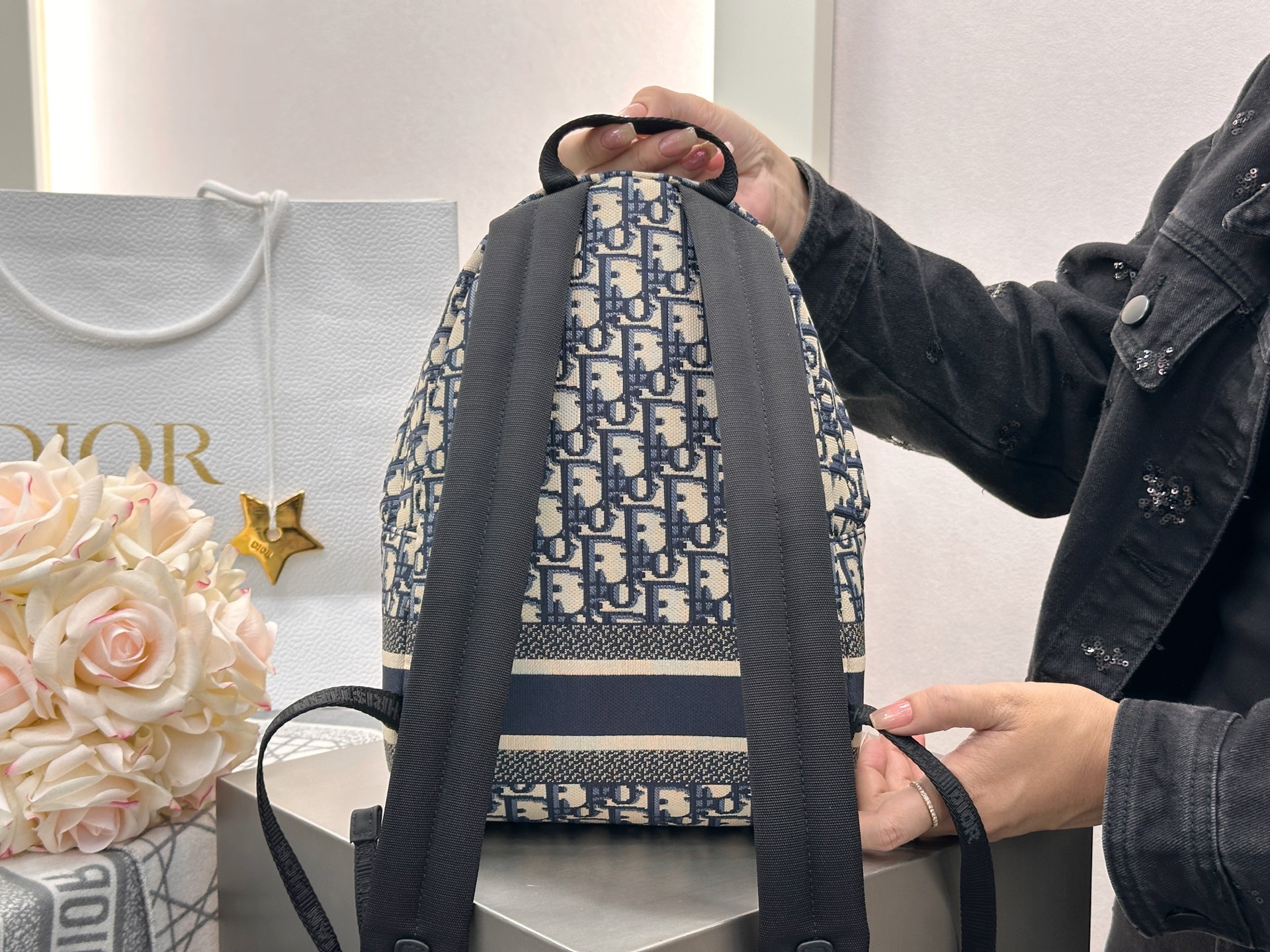 𝐃𝐢𝐨𝐫 𝑻𝒓𝒂𝒗𝒆𝒍 小号双肩背包❗老花小号双肩背包现货🔥复古精致➕优雅摩登采用原厂𝐎𝐛𝐥𝐢𝐪𝐮𝐞印花