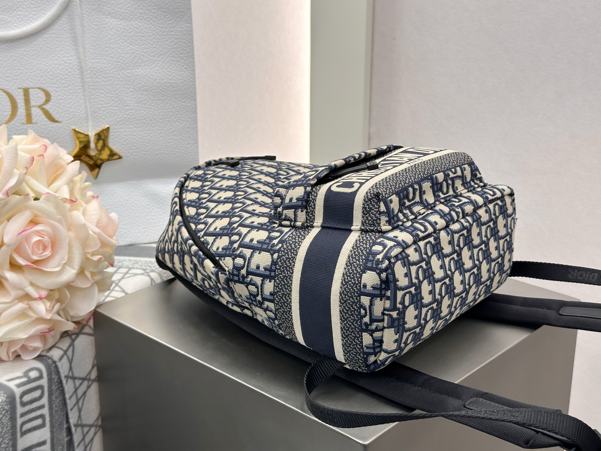 𝐃𝐢𝐨𝐫 𝑻𝒓𝒂𝒗𝒆𝒍 小号双肩背包❗老花小号双肩背包现货🔥复古精致➕优雅摩登采用原厂𝐎𝐛𝐥𝐢𝐪𝐮𝐞印花