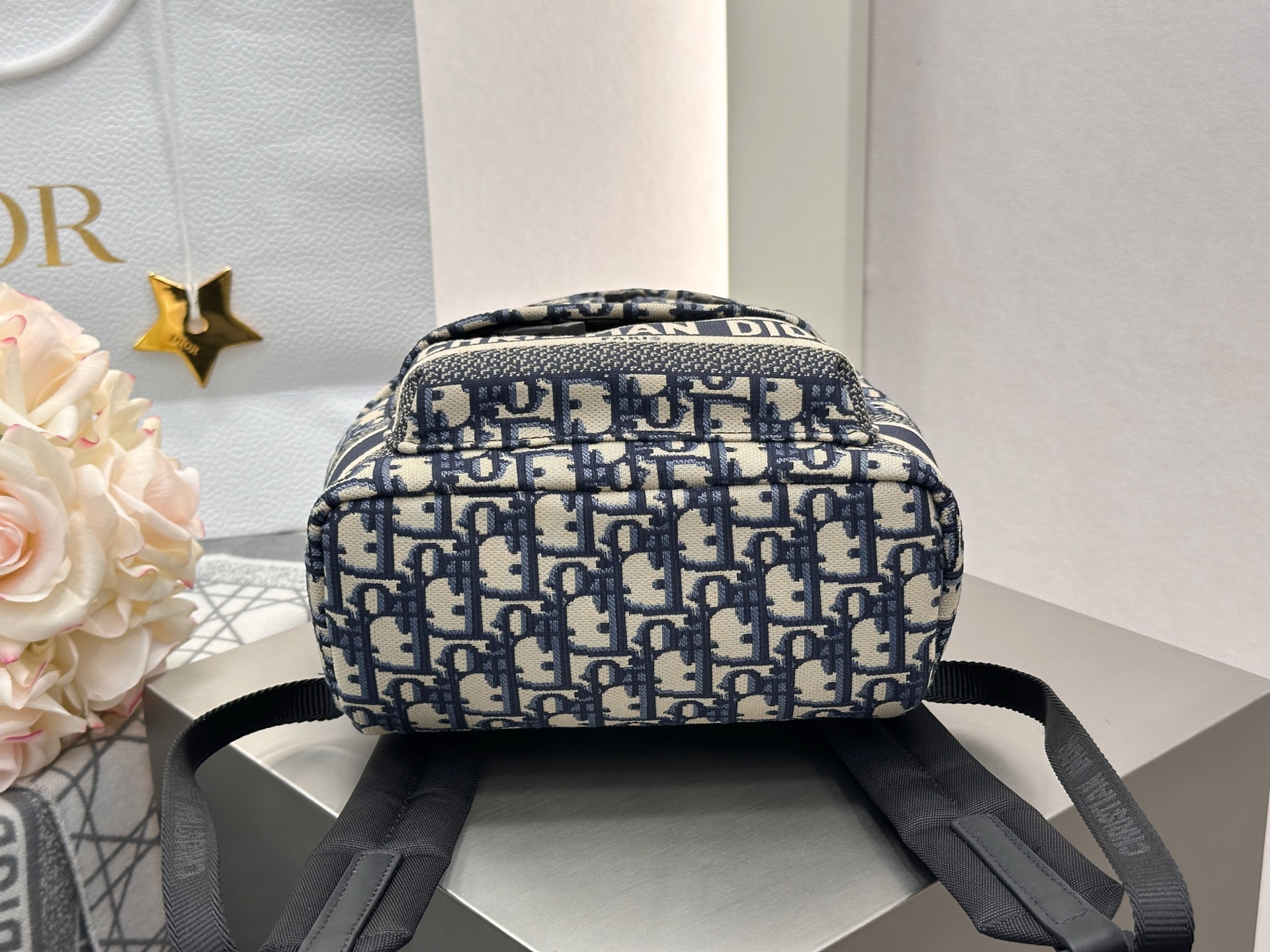 𝐃𝐢𝐨𝐫 𝑻𝒓𝒂𝒗𝒆𝒍 小号双肩背包❗老花小号双肩背包现货🔥复古精致➕优雅摩登采用原厂𝐎𝐛𝐥𝐢𝐪𝐮𝐞印花