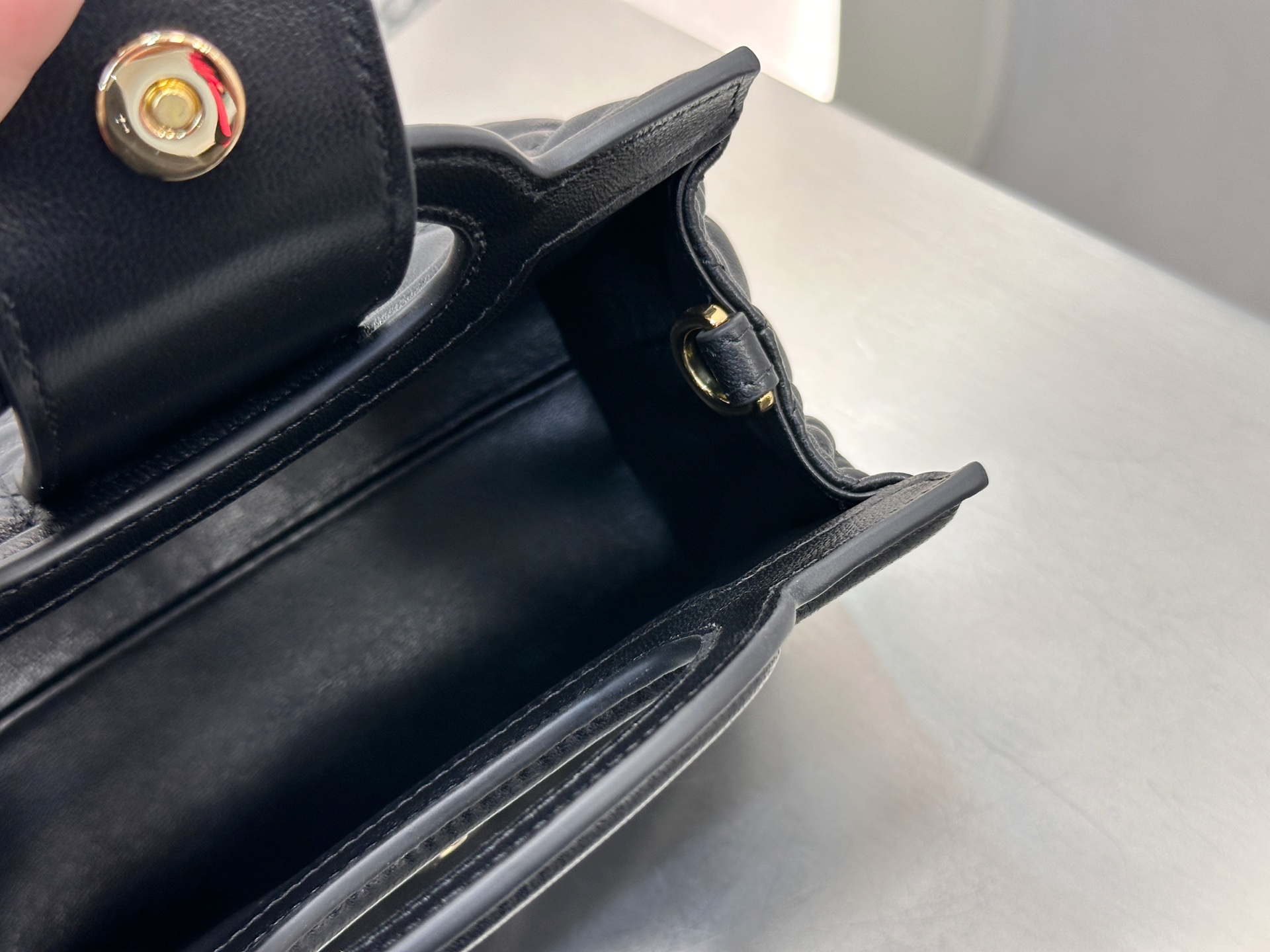 𝑫𝒊𝒐𝒓 𝑱𝒐𝒍𝒊𝒆 𝑻𝒐𝒑 𝑯𝒂𝒏𝒅𝒍𝒆迷你链条手袋❗️新款黑金小羊皮革藤格纹🌟来咯❕采用进口原厂黑色