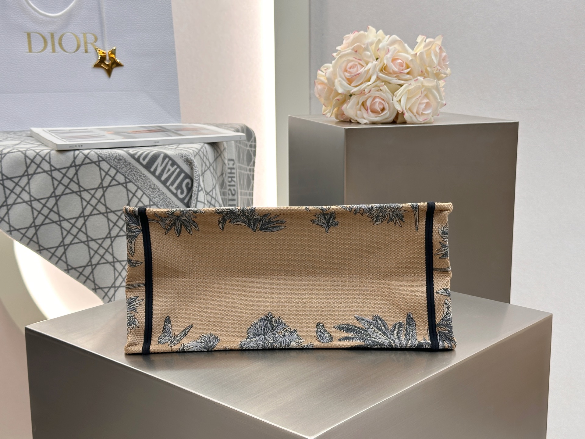 𝗗𝗶𝗼𝗿𝐢𝐯𝐢𝐞𝐫𝐚 𝗕𝗼𝗼𝗸 𝗧𝗼𝘁𝗲 中号托特❗最新款的𝐵𝑜𝑜𝑘 𝑡𝑜𝑡𝑒首发！！杏色椰子树🌴托特中