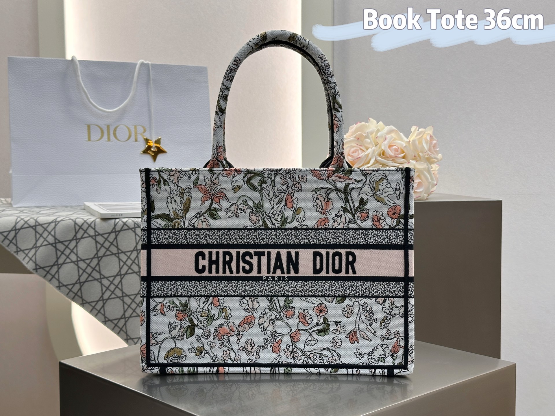 𝗗𝗶𝗼𝗿𝐢𝐯𝐢𝐞𝐫𝐚 𝗕𝗼𝗼𝗸 𝗧𝗼𝘁𝗲 中号托特❗最新款的𝐵𝑜𝑜𝑘 𝑡𝑜𝑡𝑒首发！！粉色花卉托特中号现