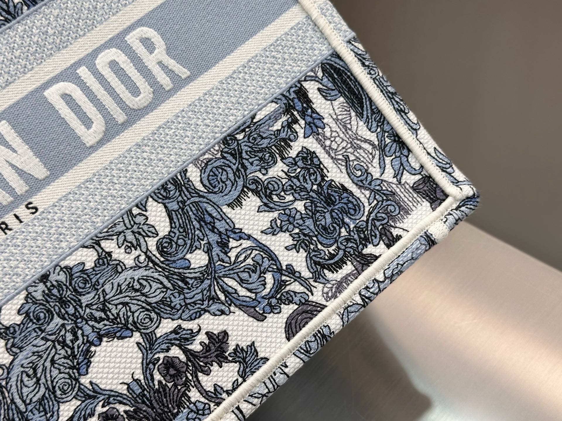 𝗗𝗶𝗼𝗿𝐢𝐯𝐢𝐞𝐫𝐚 𝗕𝗼𝗼𝗸 𝗧𝗼𝘁𝗲 中号托特❗最新款的𝐵𝑜𝑜𝑘 𝑡𝑜𝑡𝑒首发！！蓝色星星托特中号现