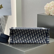 𝗗𝗶𝗼𝗿 𝗕𝗼𝗼𝗸 𝗧𝗼𝘁𝗲 肩带款中号托特❗ 肩带款蓝老花中号现货 最新款的𝐵𝑜𝑜𝑘 𝑡𝑜𝑡𝑒首发!! 新出的蕾丝托特 𝗗𝗶𝗼𝗿 𝗕𝗼𝗼𝗸 𝗧𝗼𝘁𝗲 肩带款中号托特❗ 肩带款蓝老花中号现货 最新款的𝐵𝑜𝑜𝑘 𝑡𝑜𝑡𝑒首发!! 新出的蕾丝托特