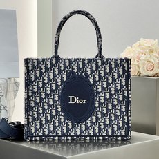 𝗗𝗶𝗼𝗿 𝗕𝗼𝗼𝗸 𝗧𝗼𝘁𝗲 肩带款中号托特❗ 肩带款蓝老花中号现货 最新款的𝐵𝑜𝑜𝑘 𝑡𝑜𝑡𝑒首发!! 新出的法式椭圆 𝗗𝗶𝗼𝗿 𝗕𝗼𝗼𝗸 𝗧𝗼𝘁𝗲 肩带款中号托特❗ 肩带款蓝老花中号现货 最新款的𝐵𝑜𝑜𝑘 𝑡𝑜𝑡𝑒首发!! 新出的法式椭圆