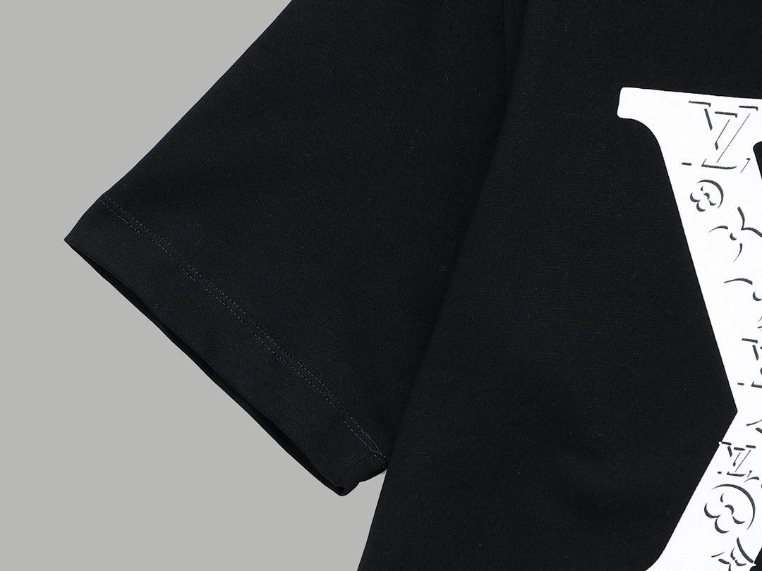Louis Vuitton Men's Black Cotton Logo T-Shirt, Short Sleeve, S-XL 5 i1710263798 6780 6