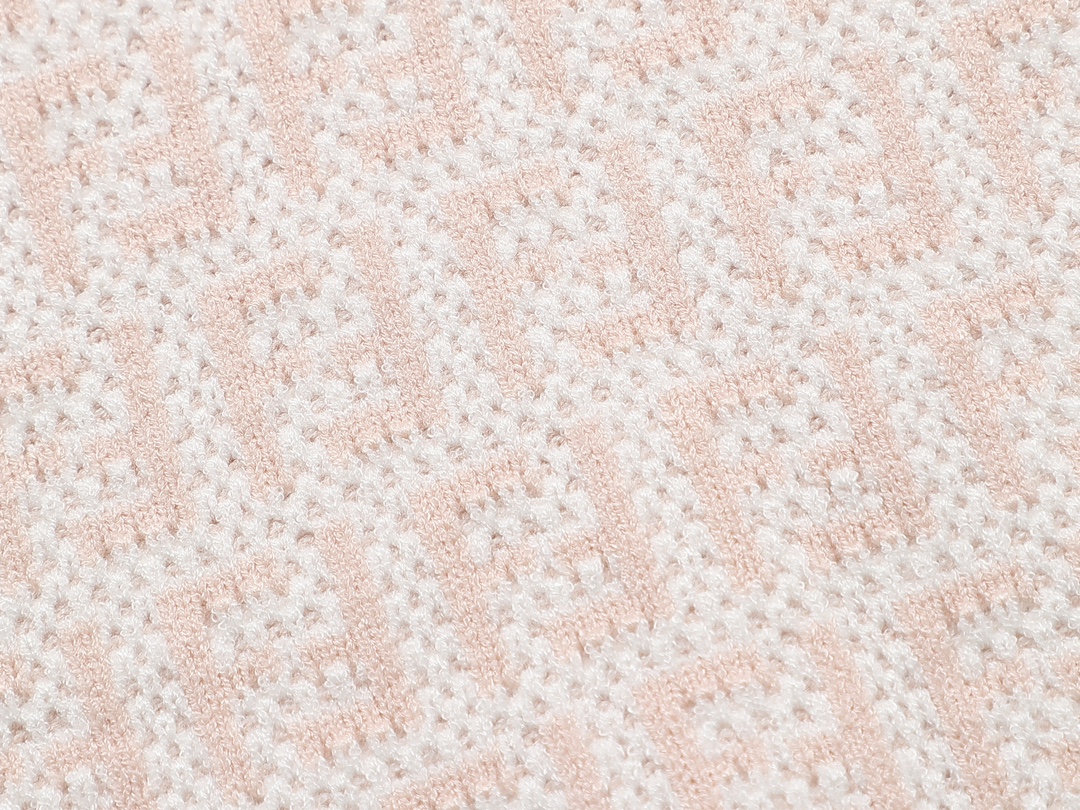 Custom Wool Sweaters by Fendy Fendi in Various Sizes and Colors - 图片 6