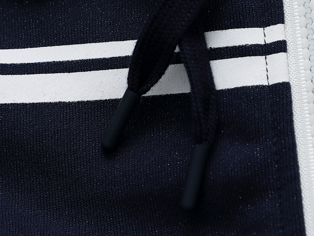 “CJCR Custom Gucci Hoodie Jacket in Picture Color, Sizes S-XXL, Gender-Neutral” - 图片 6