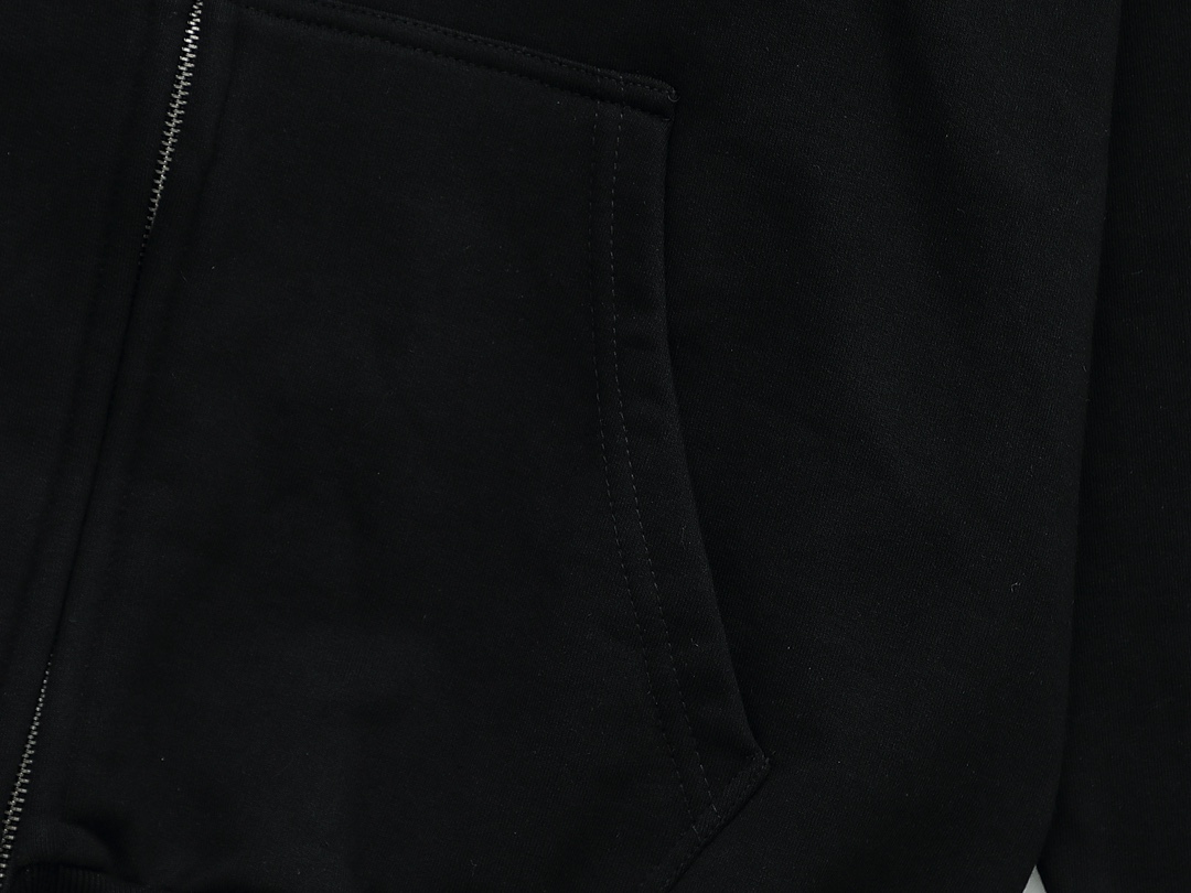 Parisian Balenciaga X GTA Duct Tape Chain Hoodie in Various Sizes and Colors - 图片 5
